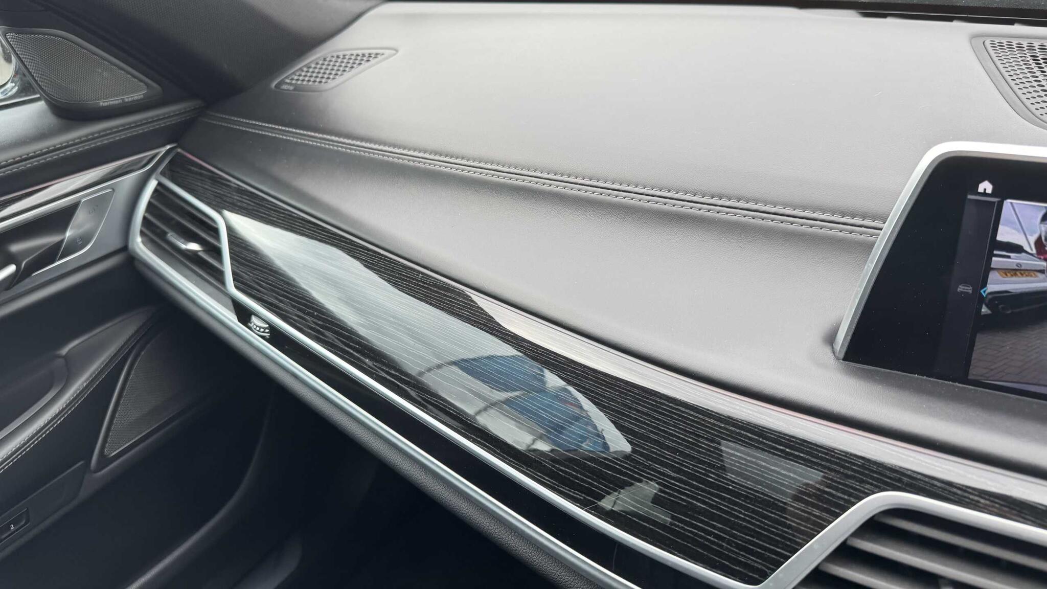BMW 7 Series view 44