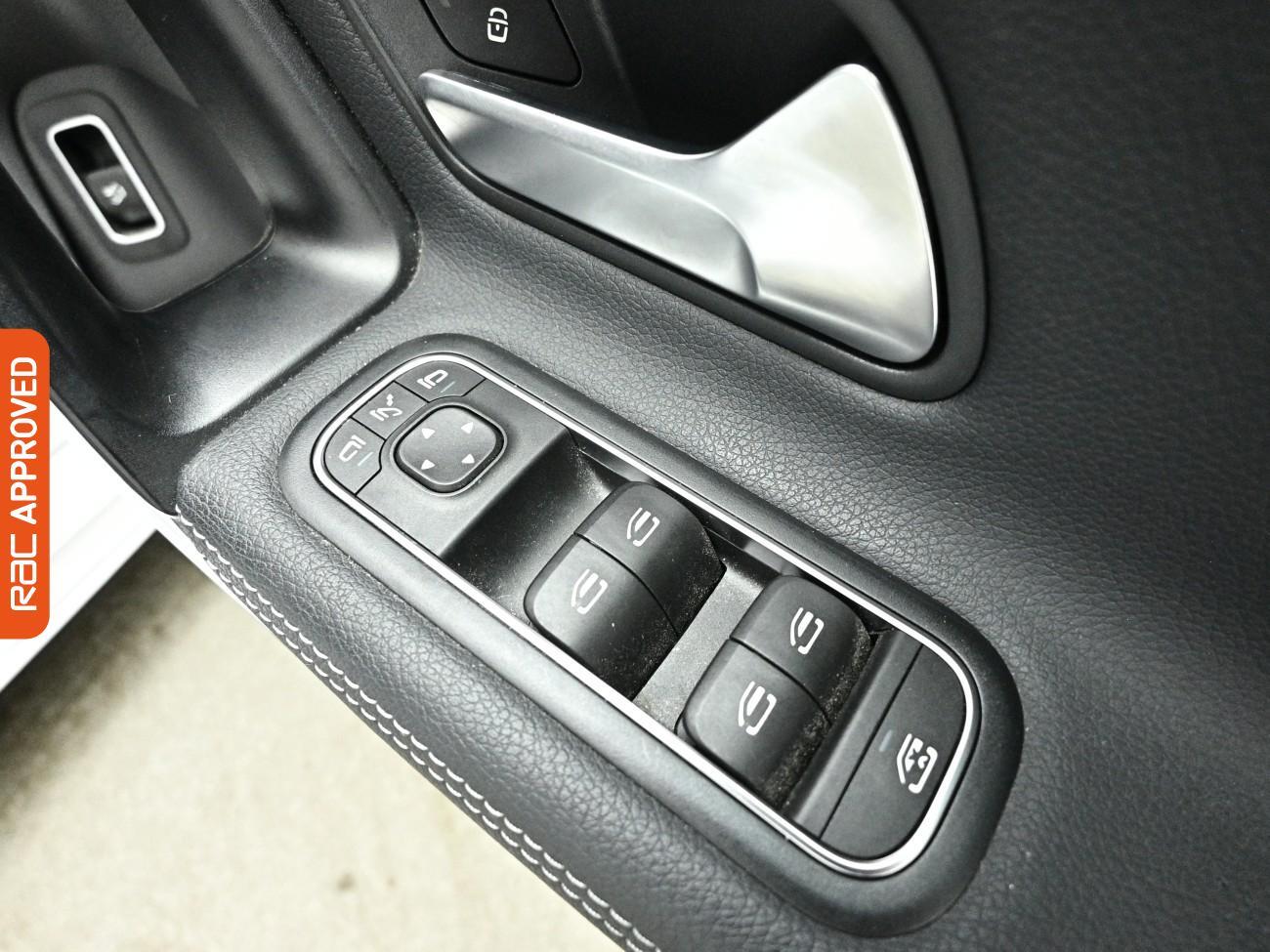 Mercedes-Benz Cla view 24