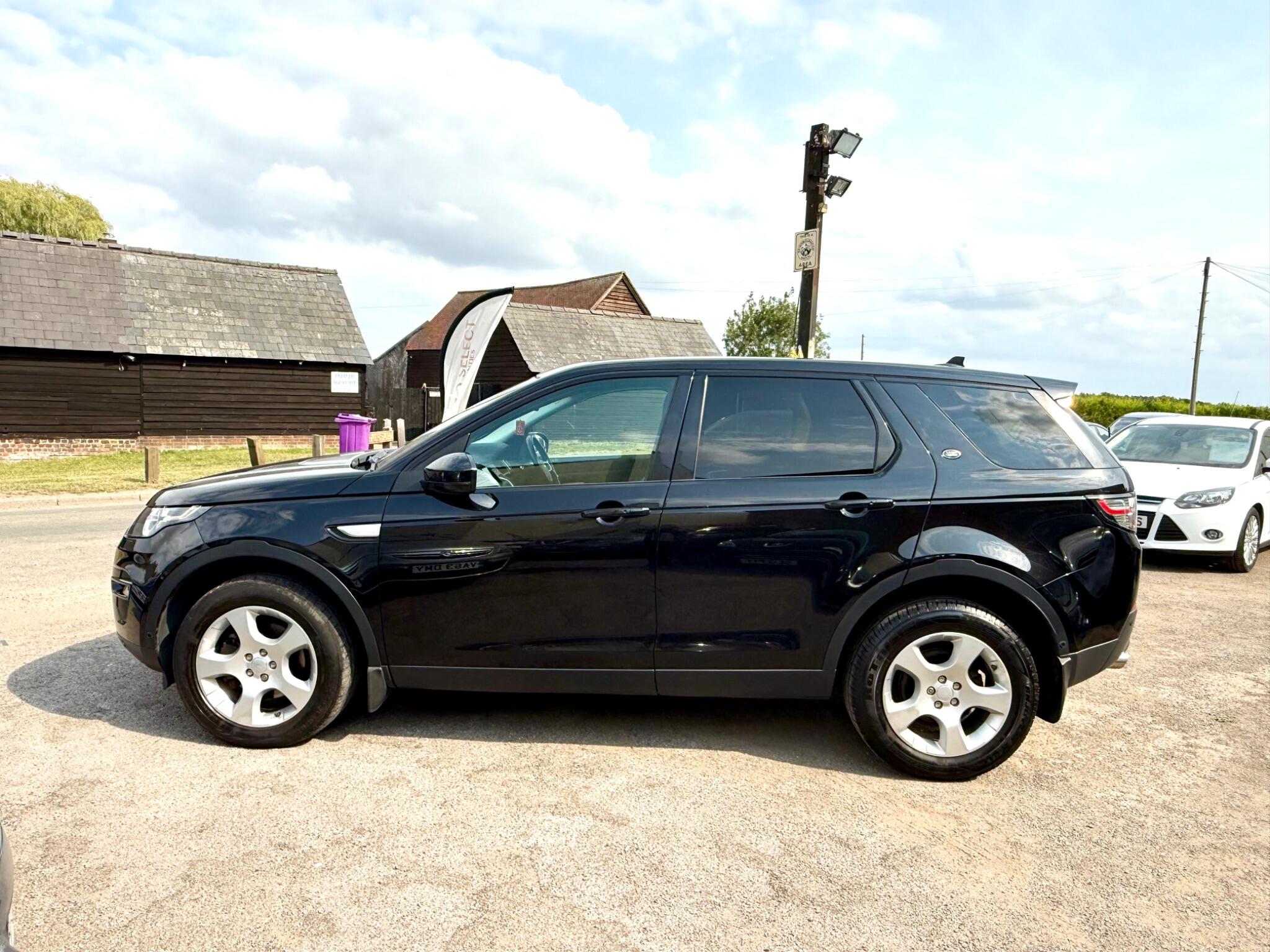 2016 Land Rover Discovery Sport 2.0 TD4 HSE 4WD Euro 6 (s/s) 5dr (5 Seat) • 91,500 miles image 17