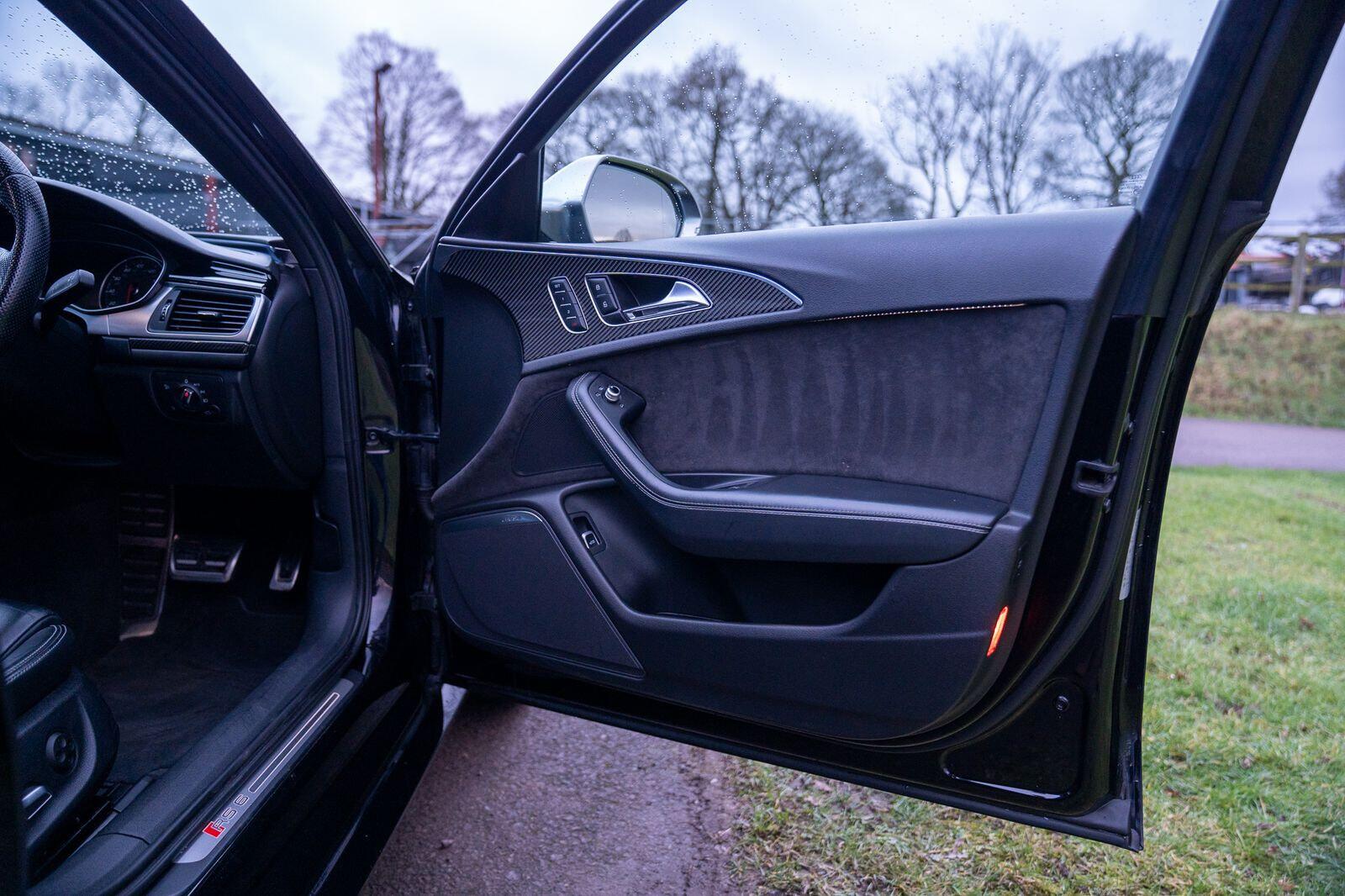 Audi RS6 Avant view 22
