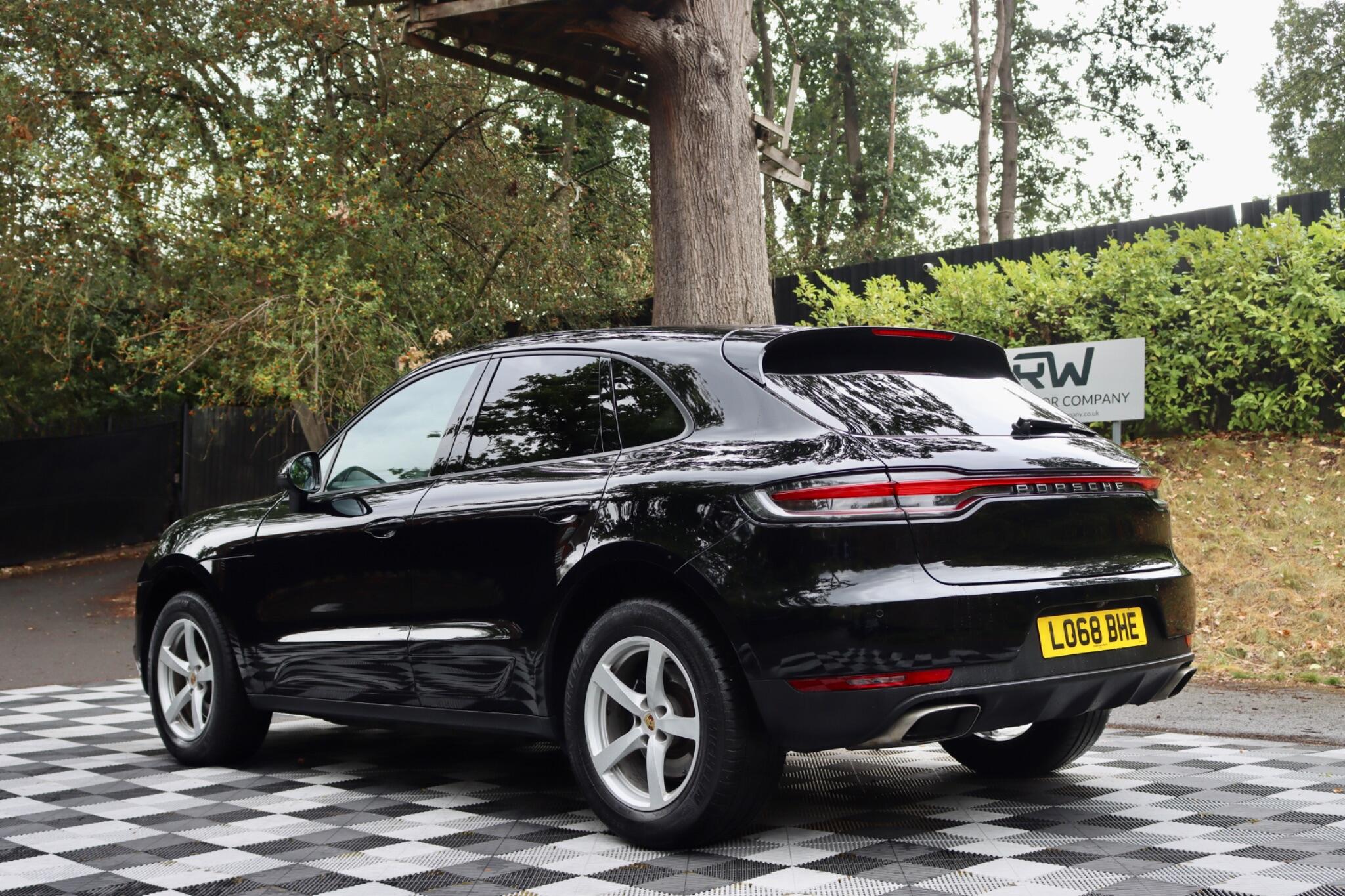 Porsche Macan view 23