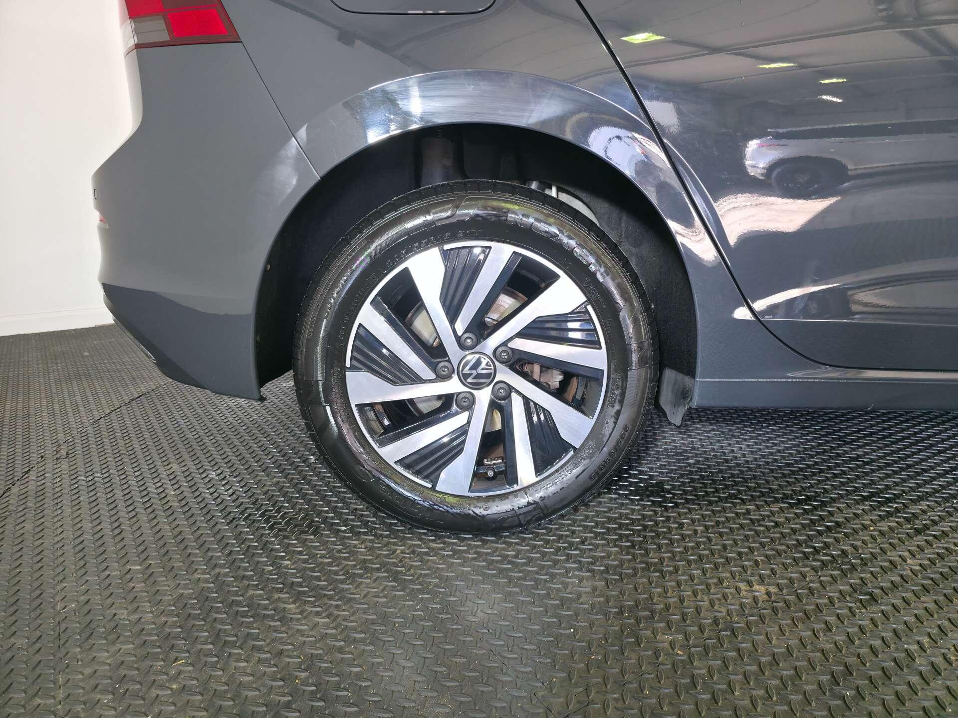 Volkswagen Golf view 67