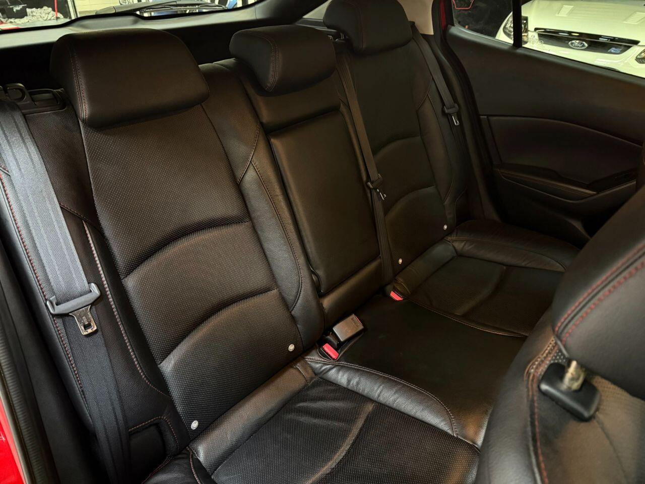 Mazda Mazda3 view 18