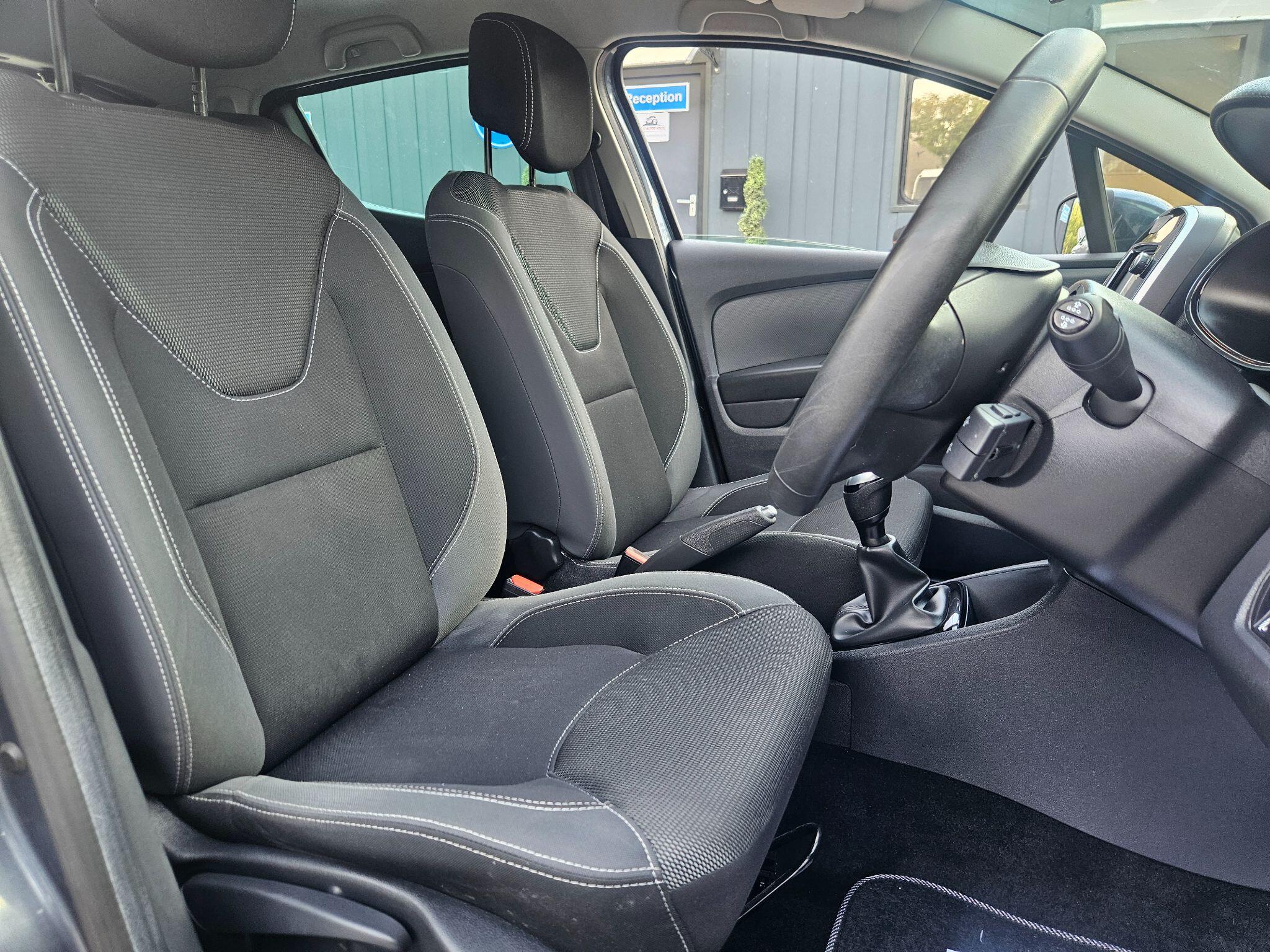 2018 Renault Clio image 18
