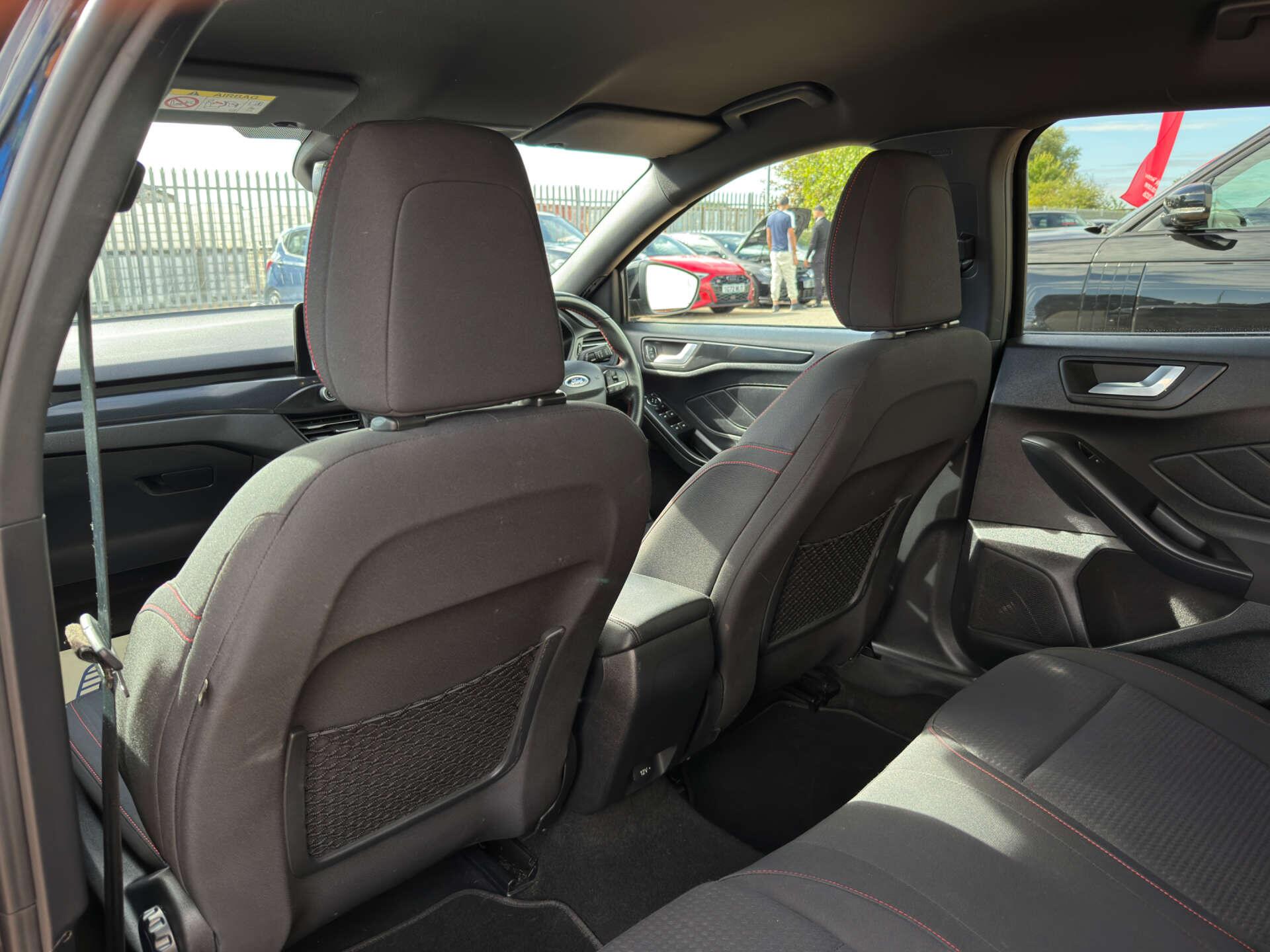 Ford Focus view 31