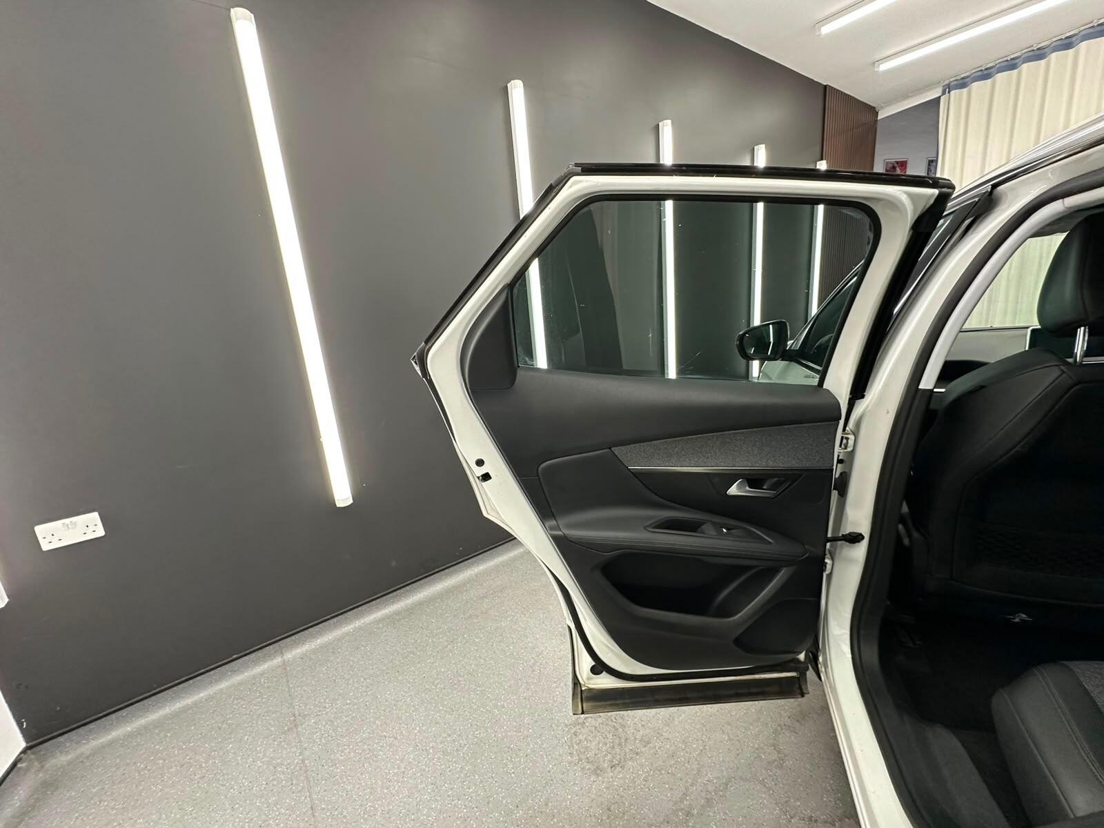 Peugeot 3008 view 18