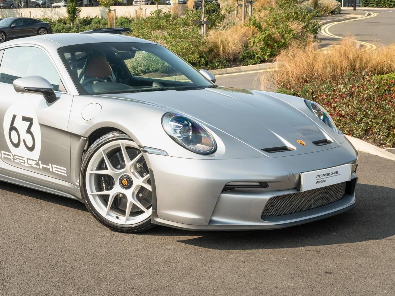 Porsche 911 view 18