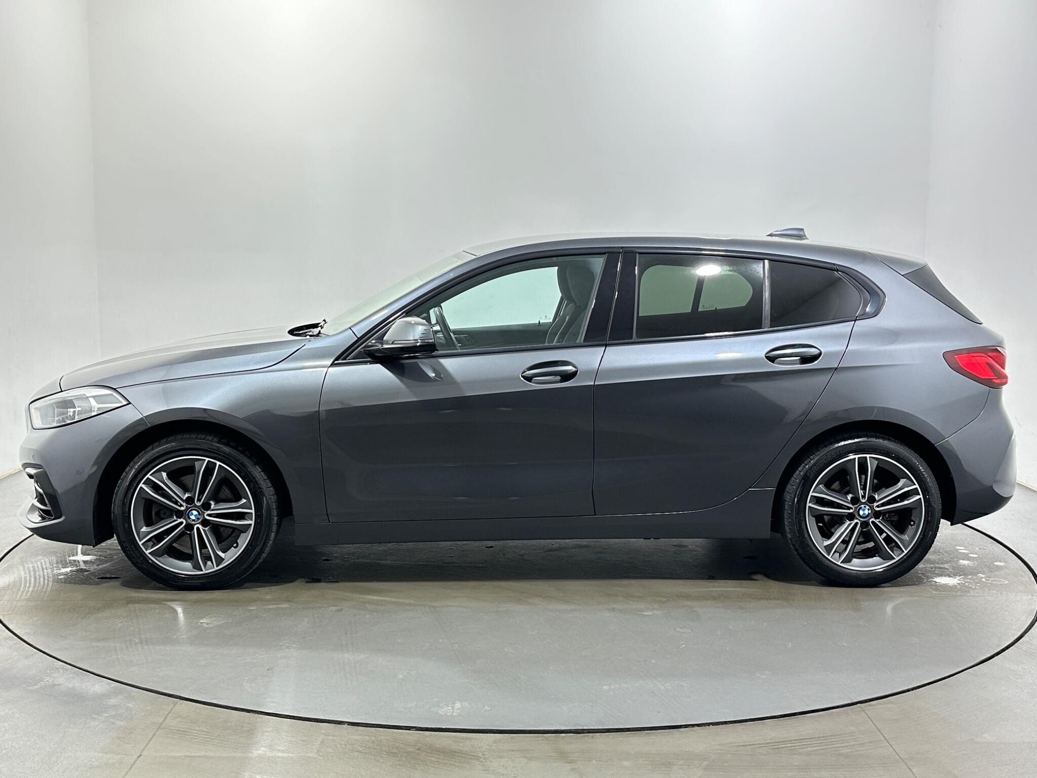 BMW 1 Series view 5