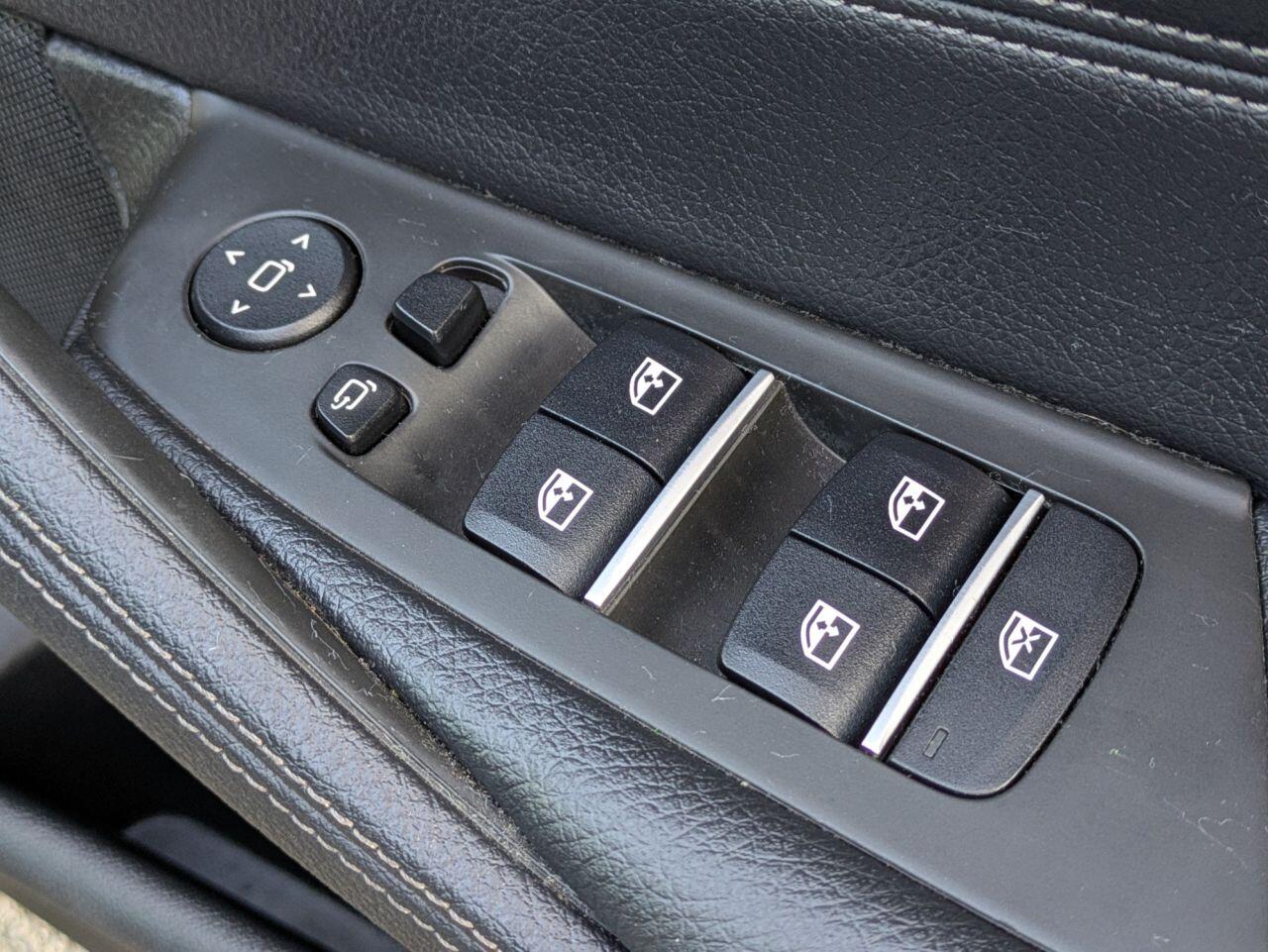 BMW 5 Series view 24