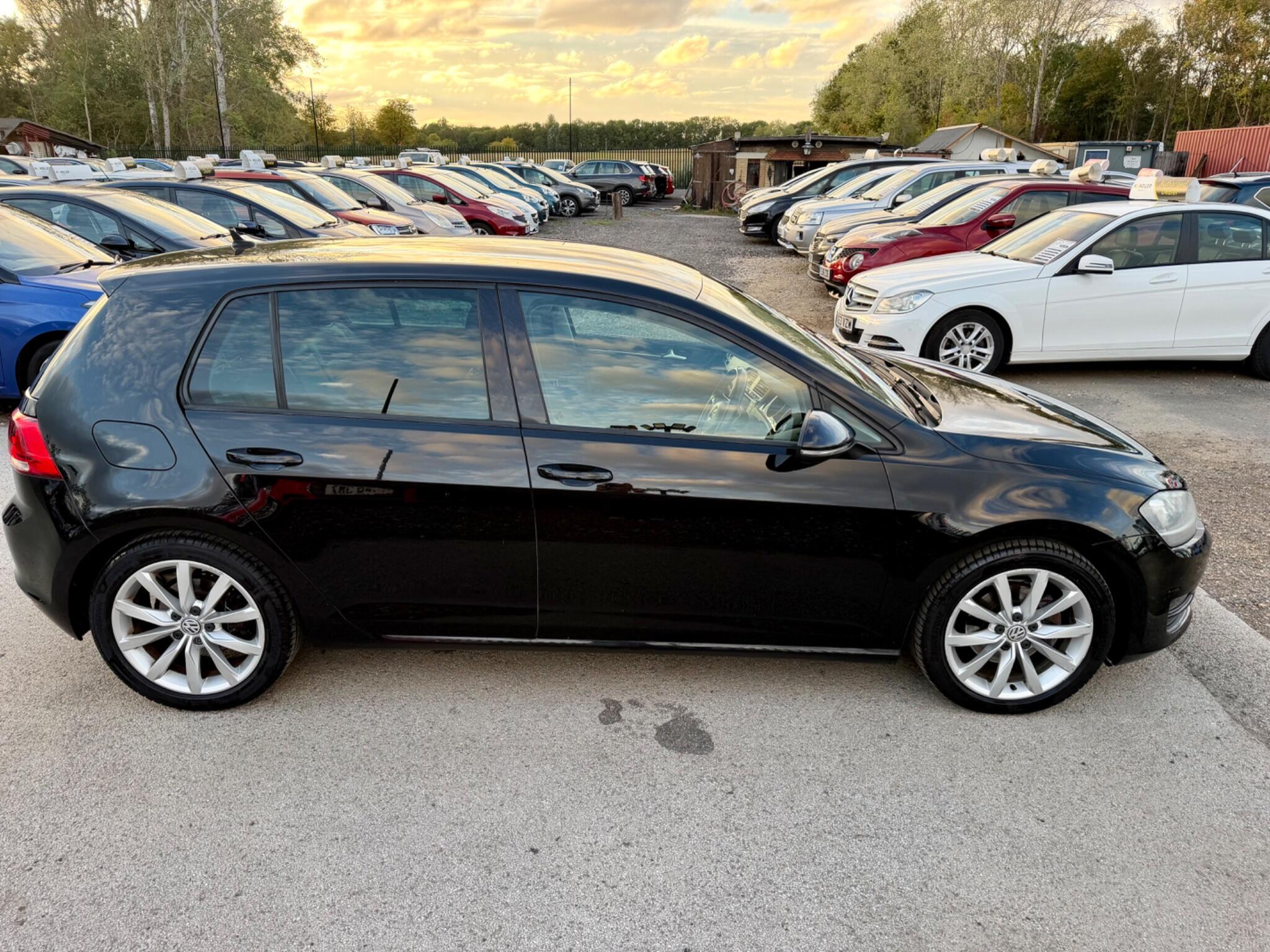 Volkswagen Golf view 19