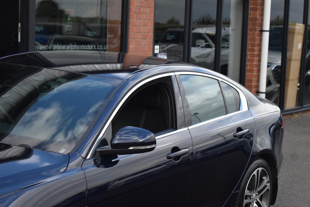 Jaguar Xe view 24