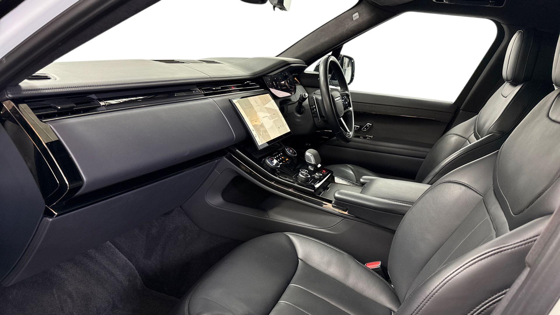 Land Rover Range Rover Sport view 3
