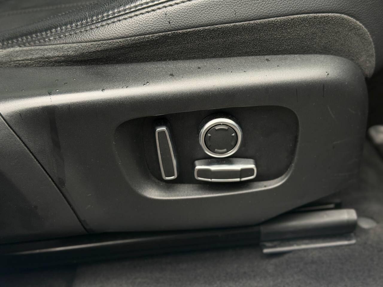 Land Rover Range Rover Evoque view 12