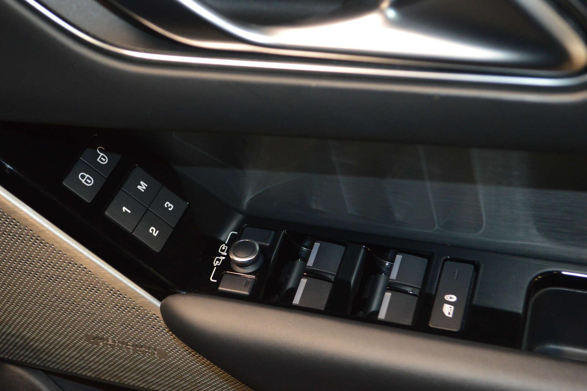 Land Rover Range Rover Velar view 36