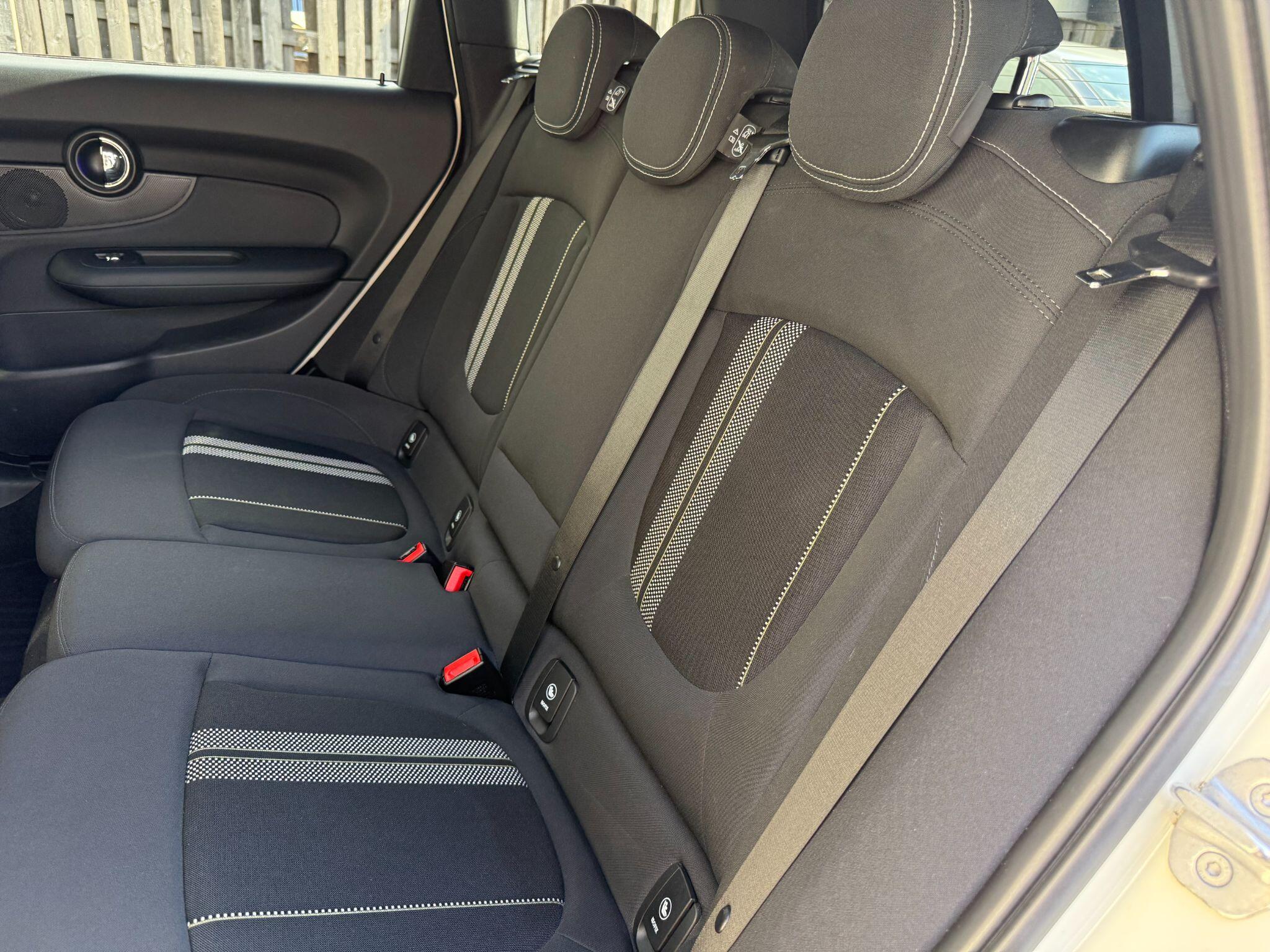 Mini Clubman view 21