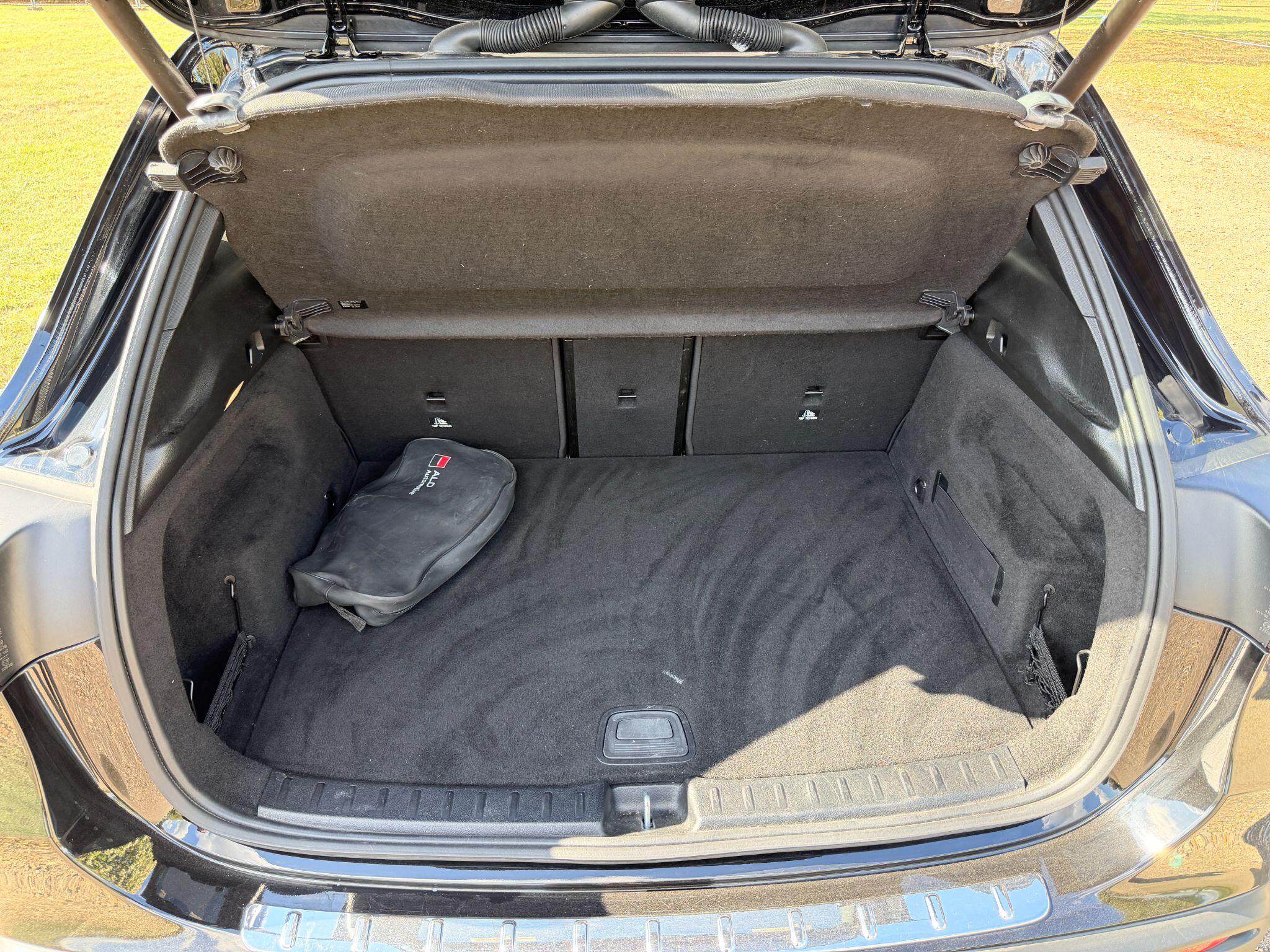 Mercedes-Benz EQA view 58