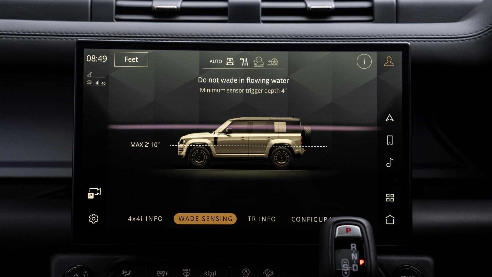 Land Rover Defender 110 view 34