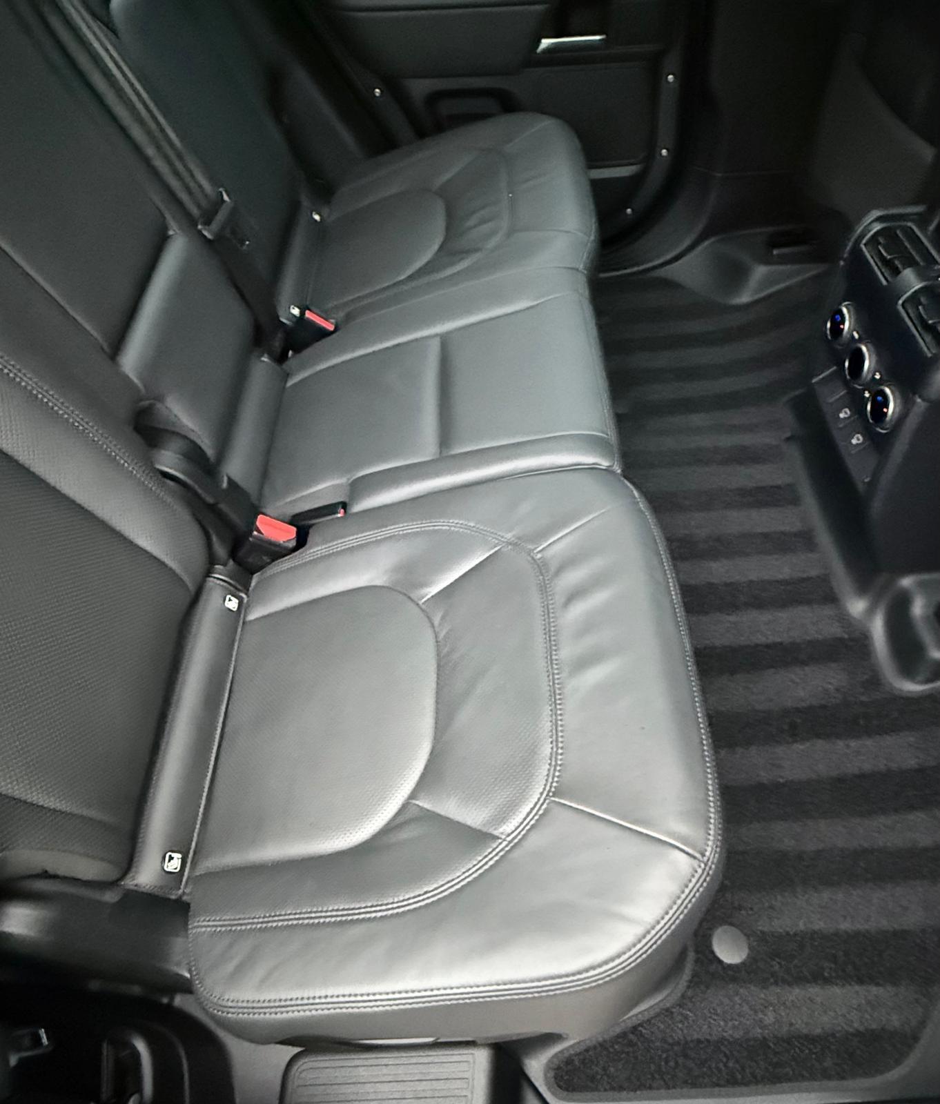 Land Rover Defender view 23