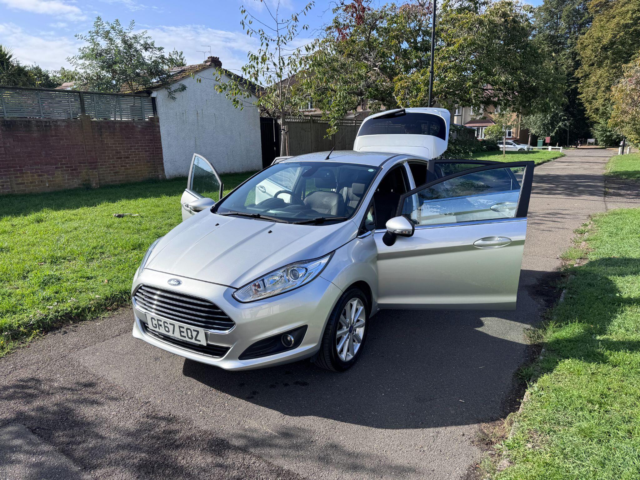 2017 Ford Fiesta image 25