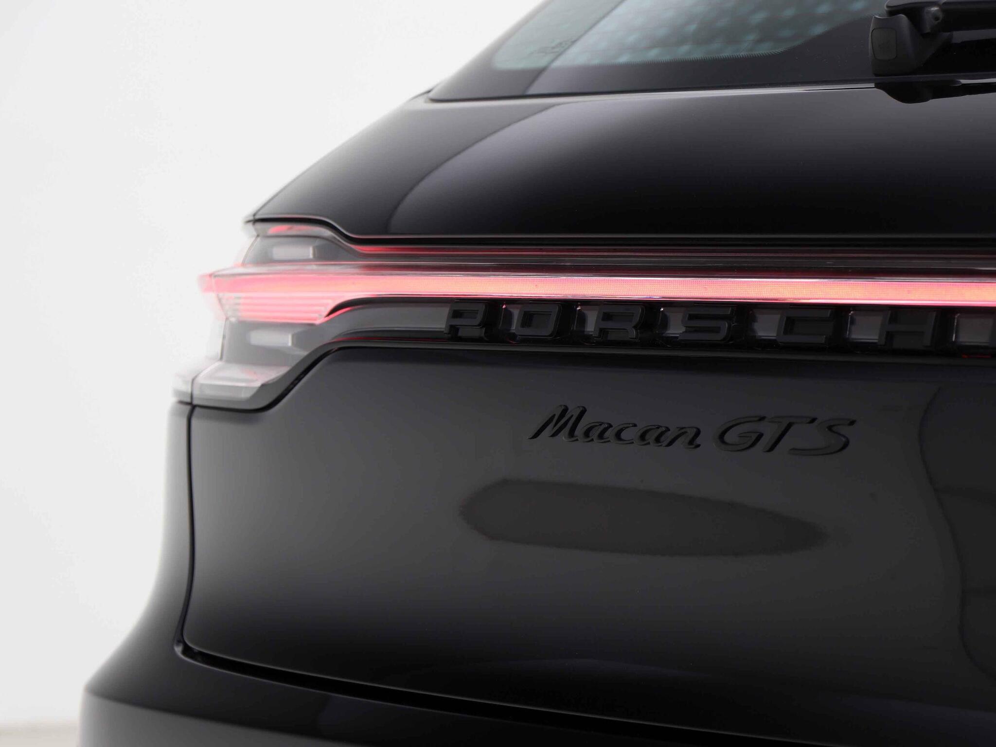 Porsche Macan view 22