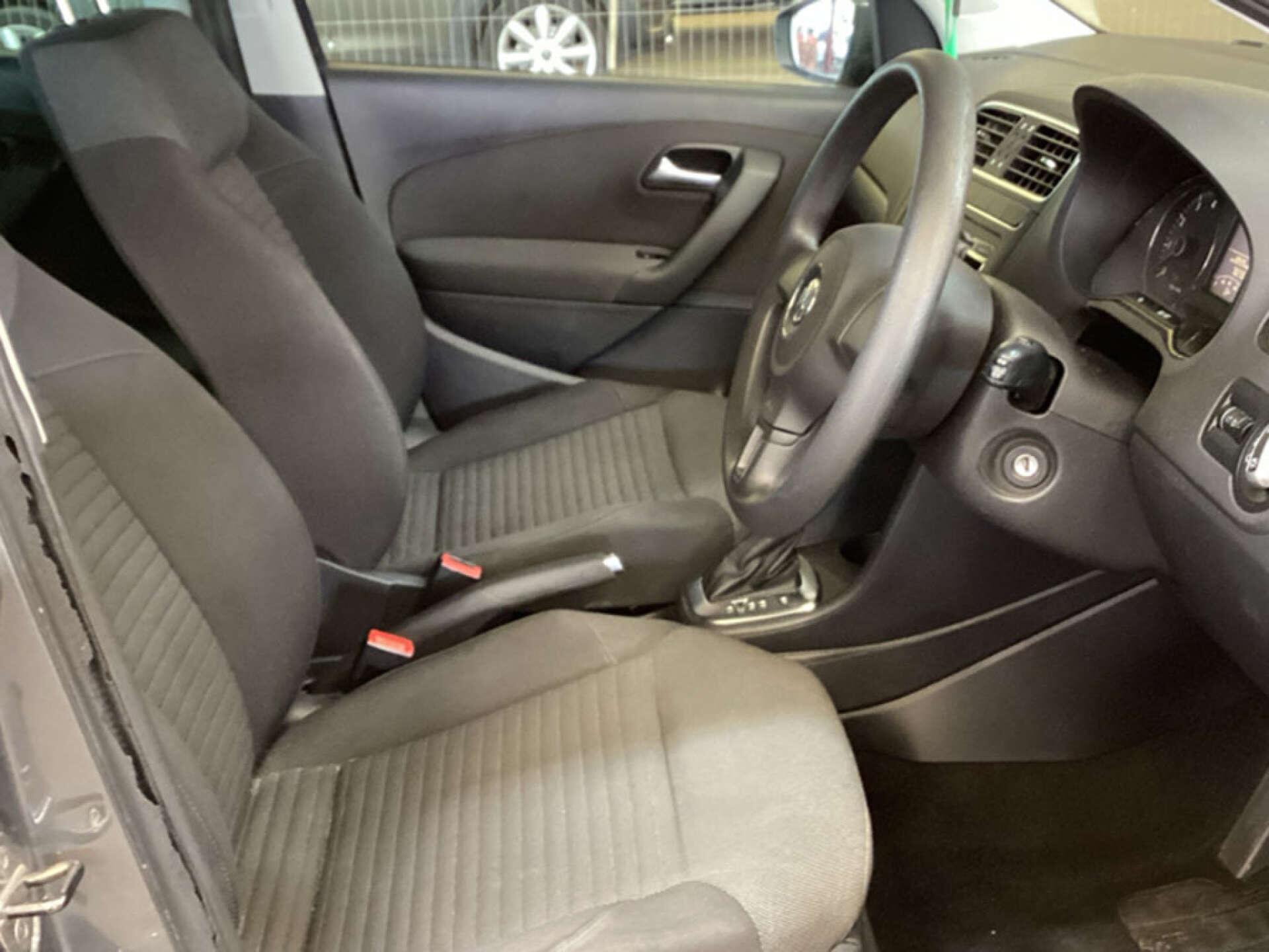 Volkswagen Polo view 8