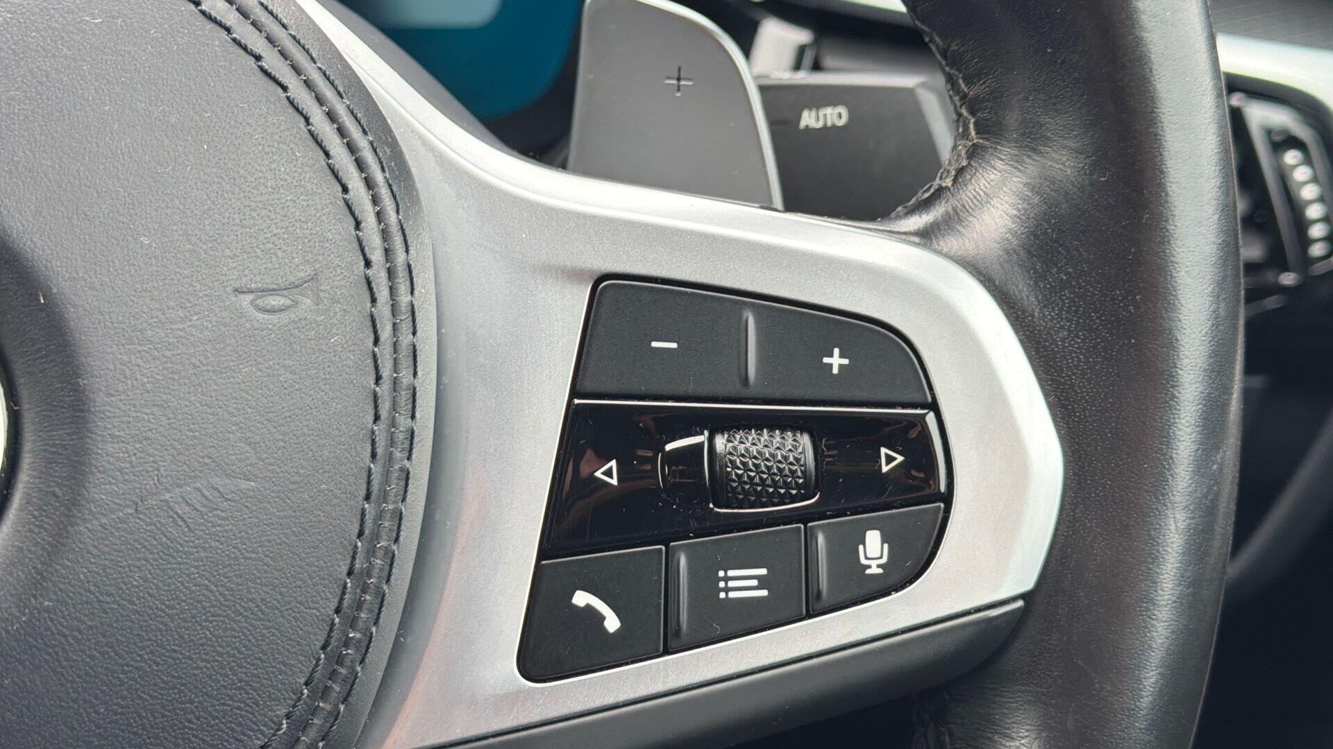 BMW 5 Series view 19