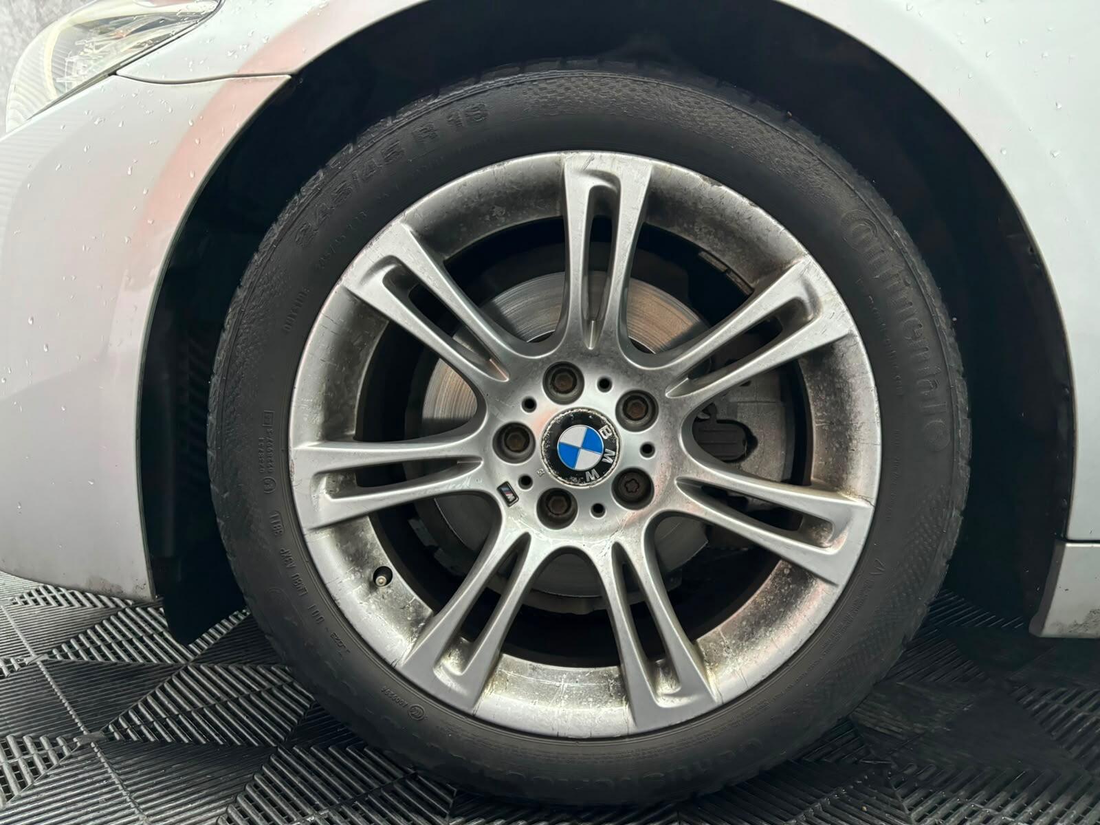 BMW 5 Series view 33