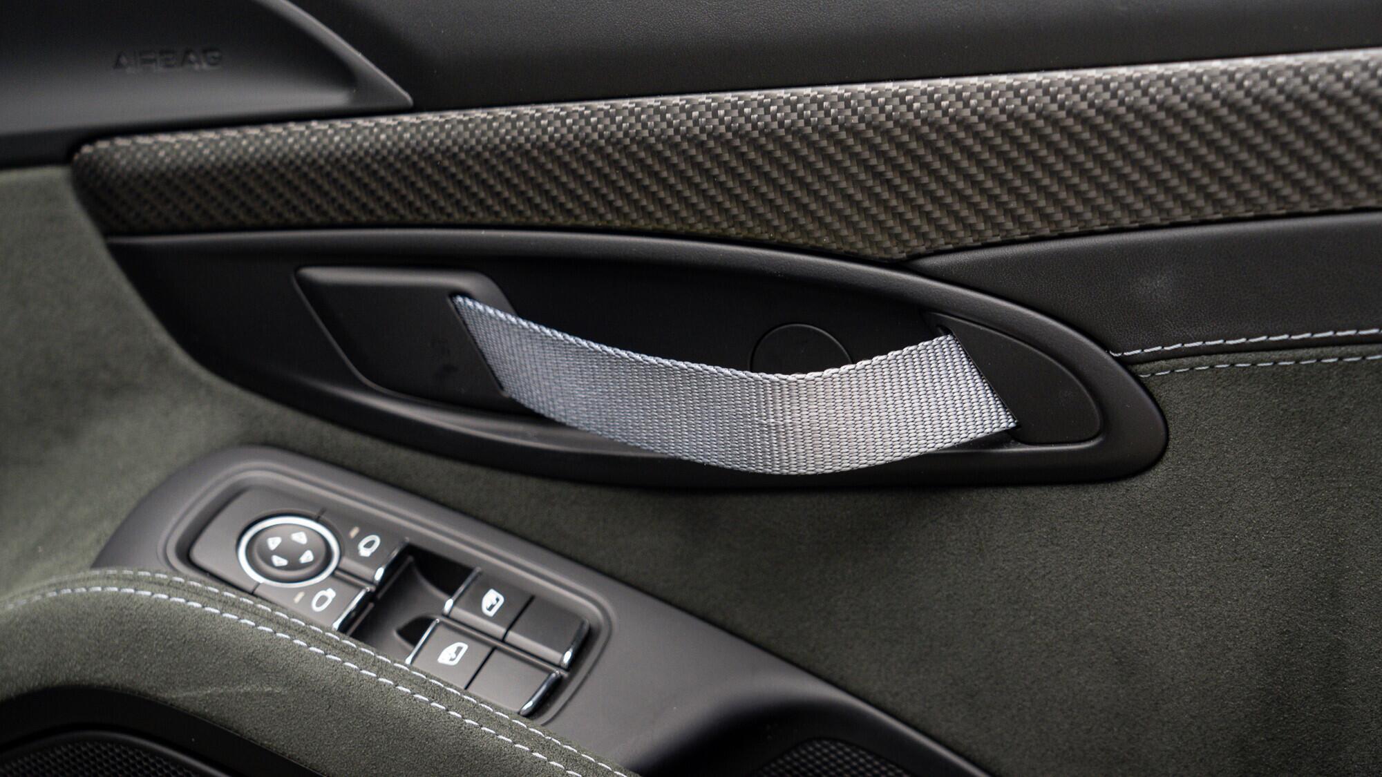 Porsche 718 Cayman view 32