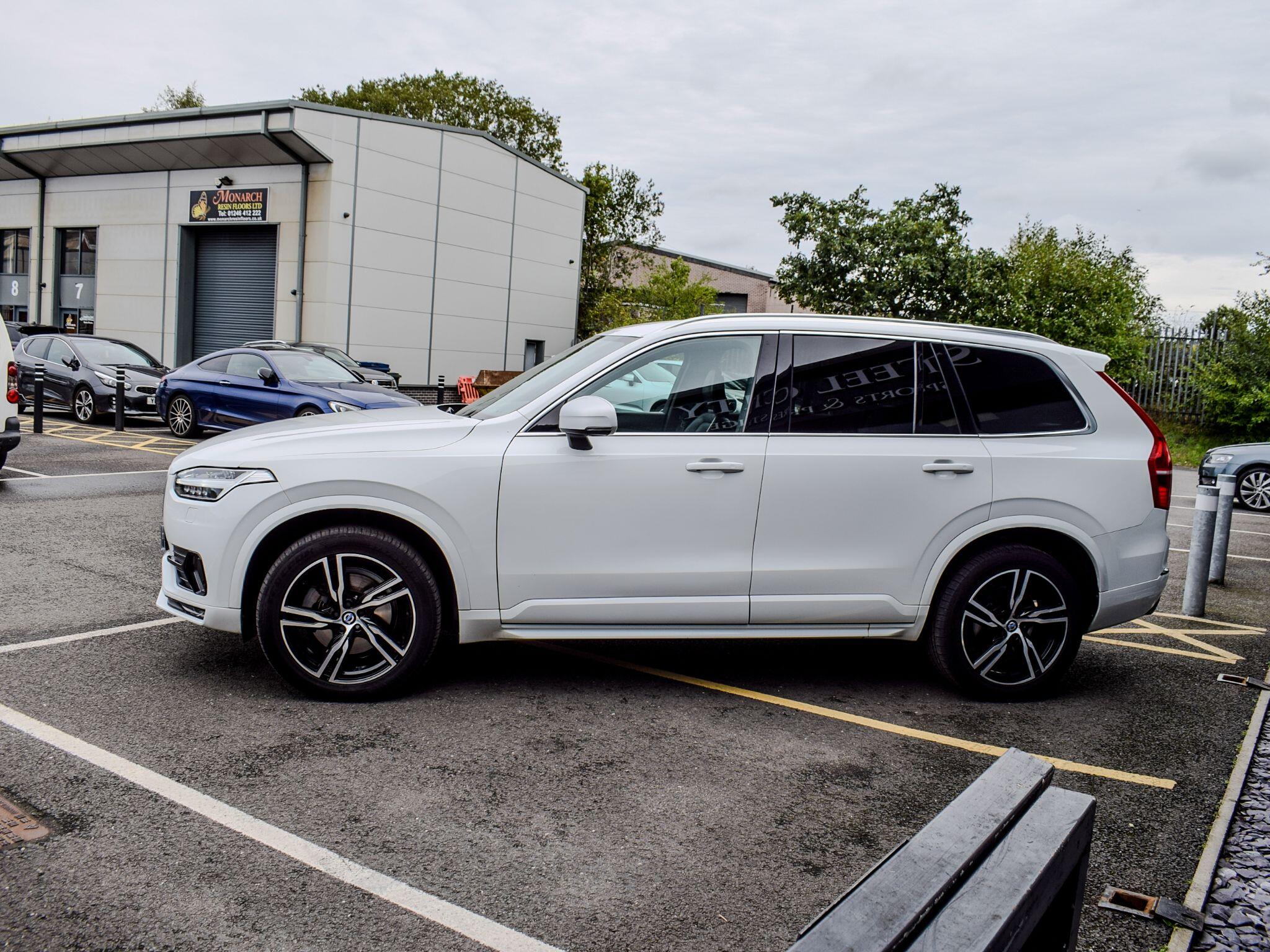 Volvo XC90 view 6
