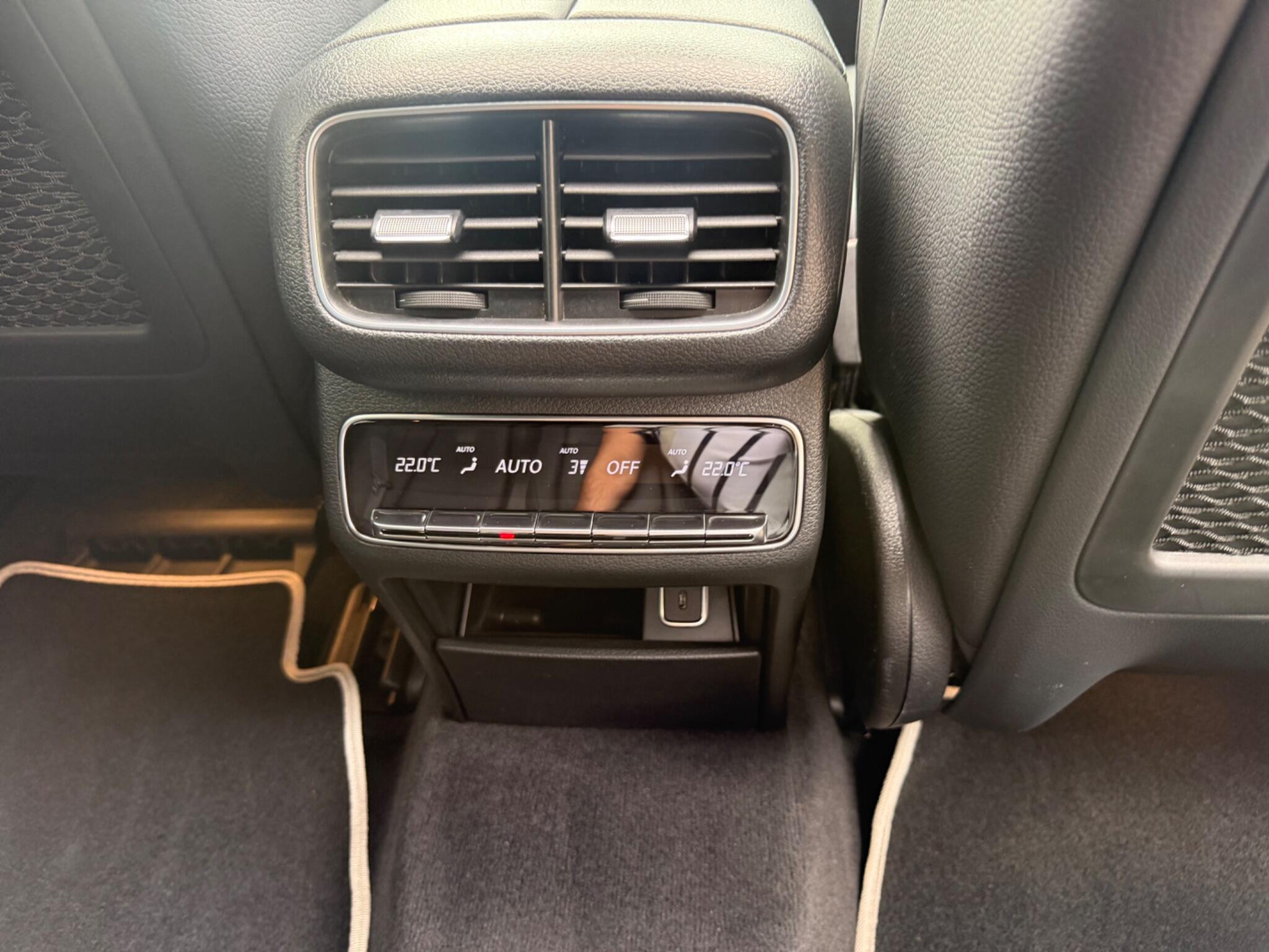 Mercedes-Benz Gle view 11
