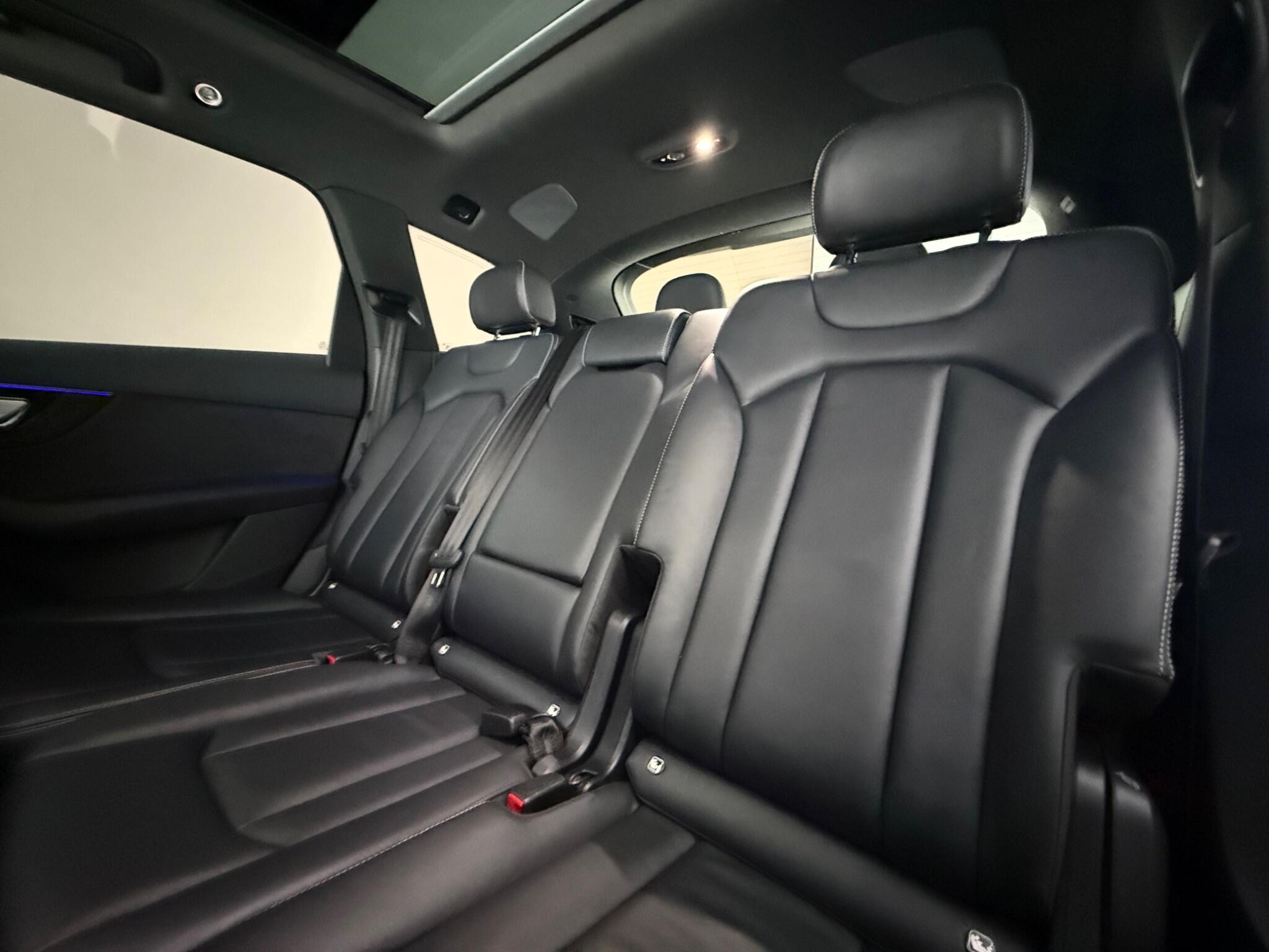 Audi Q7 view 33
