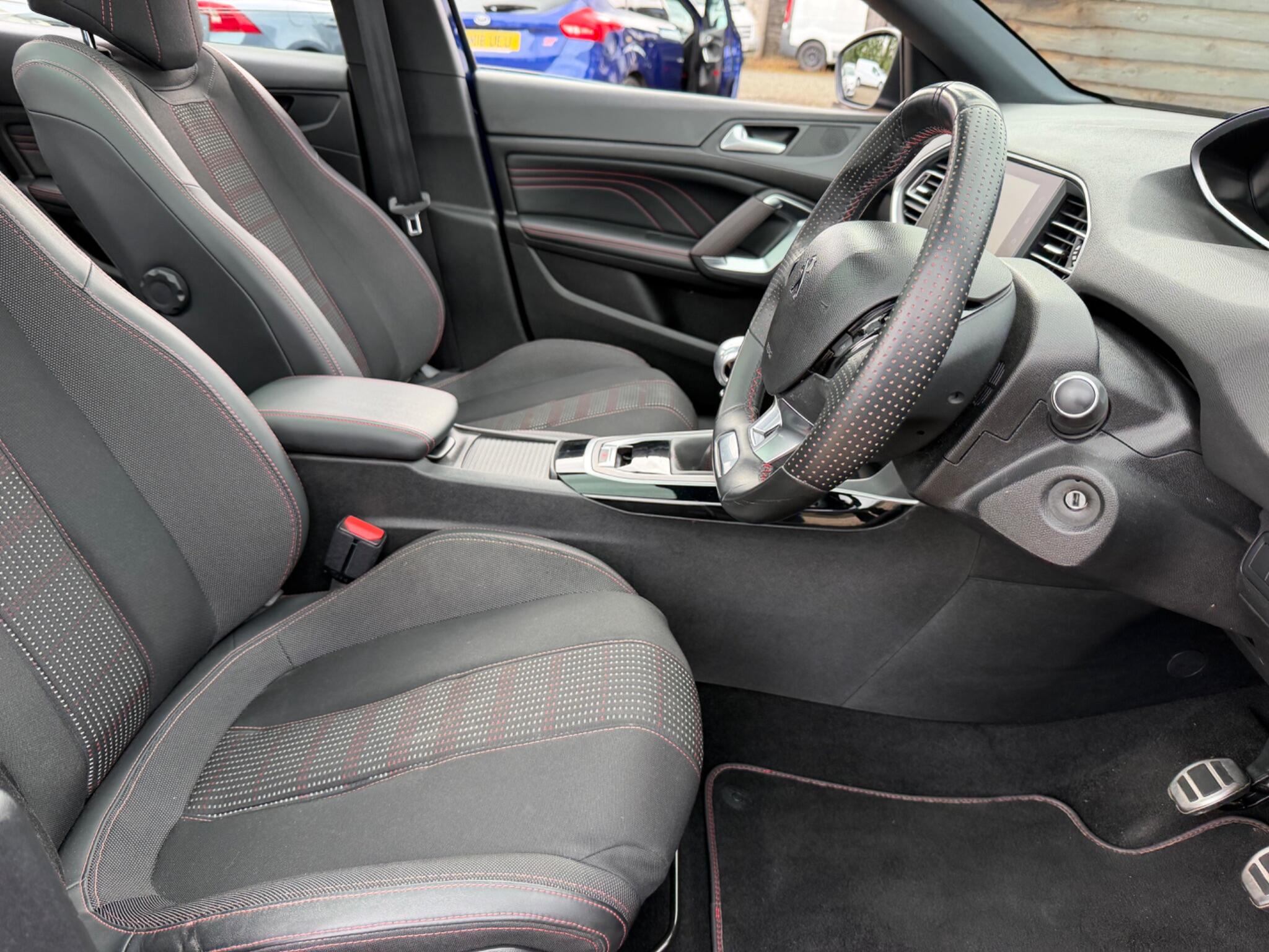 Peugeot 308 view 17