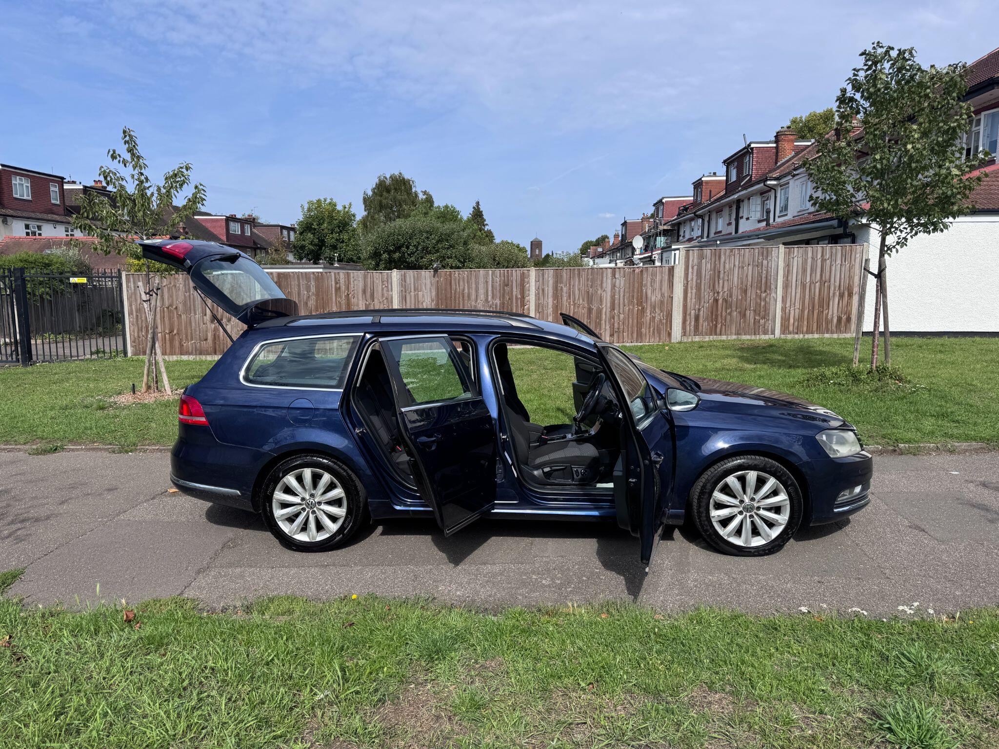 2011 Volkswagen Passat image 30