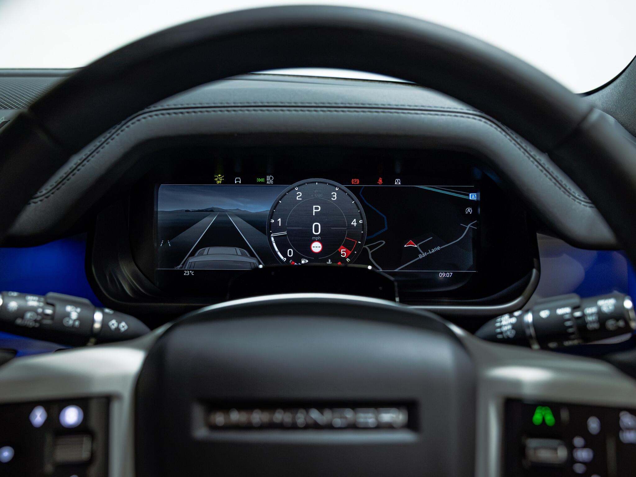 Land Rover Defender 90 view 17