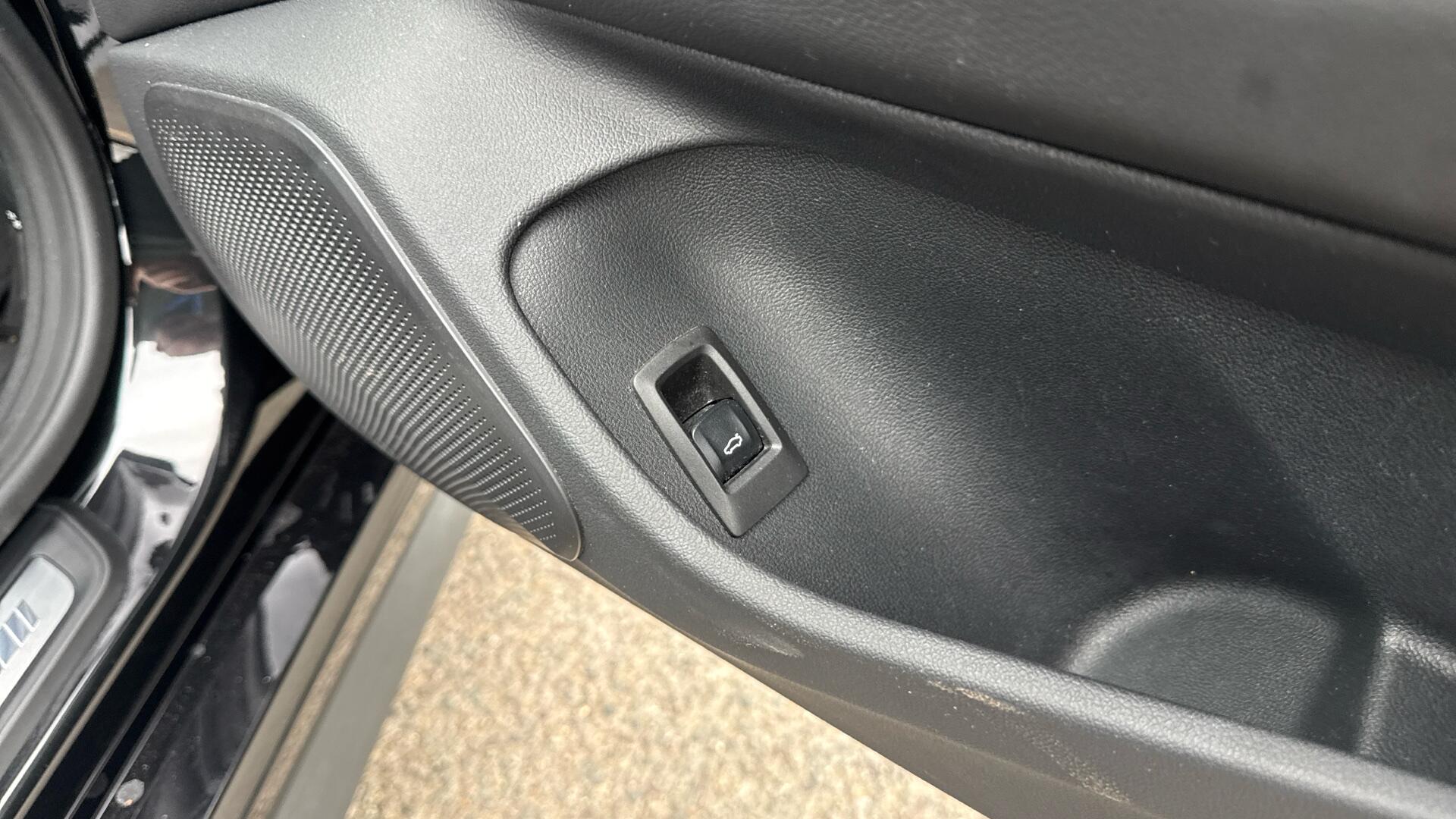BMW i4 view 42
