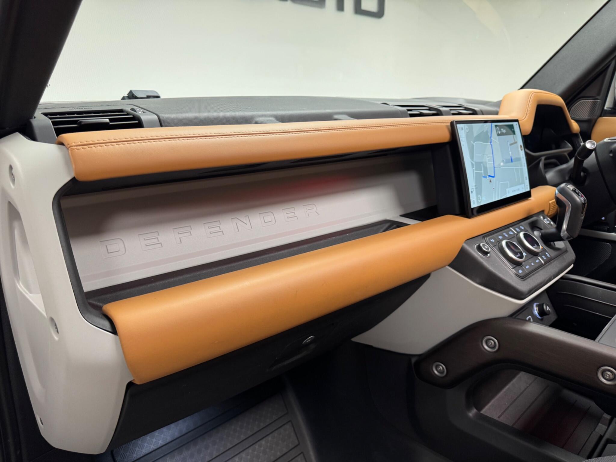 Land Rover Defender view 31