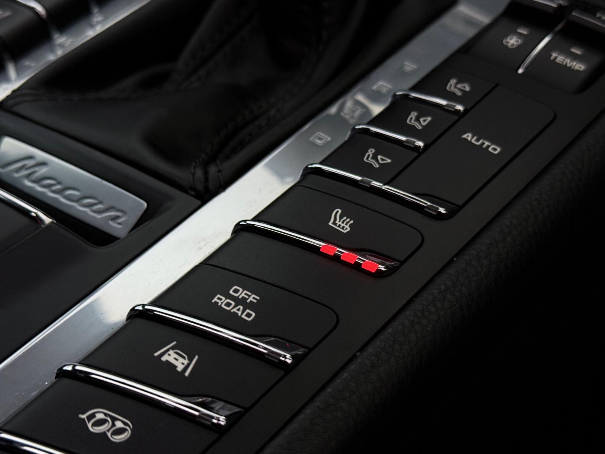 Porsche Macan view 45