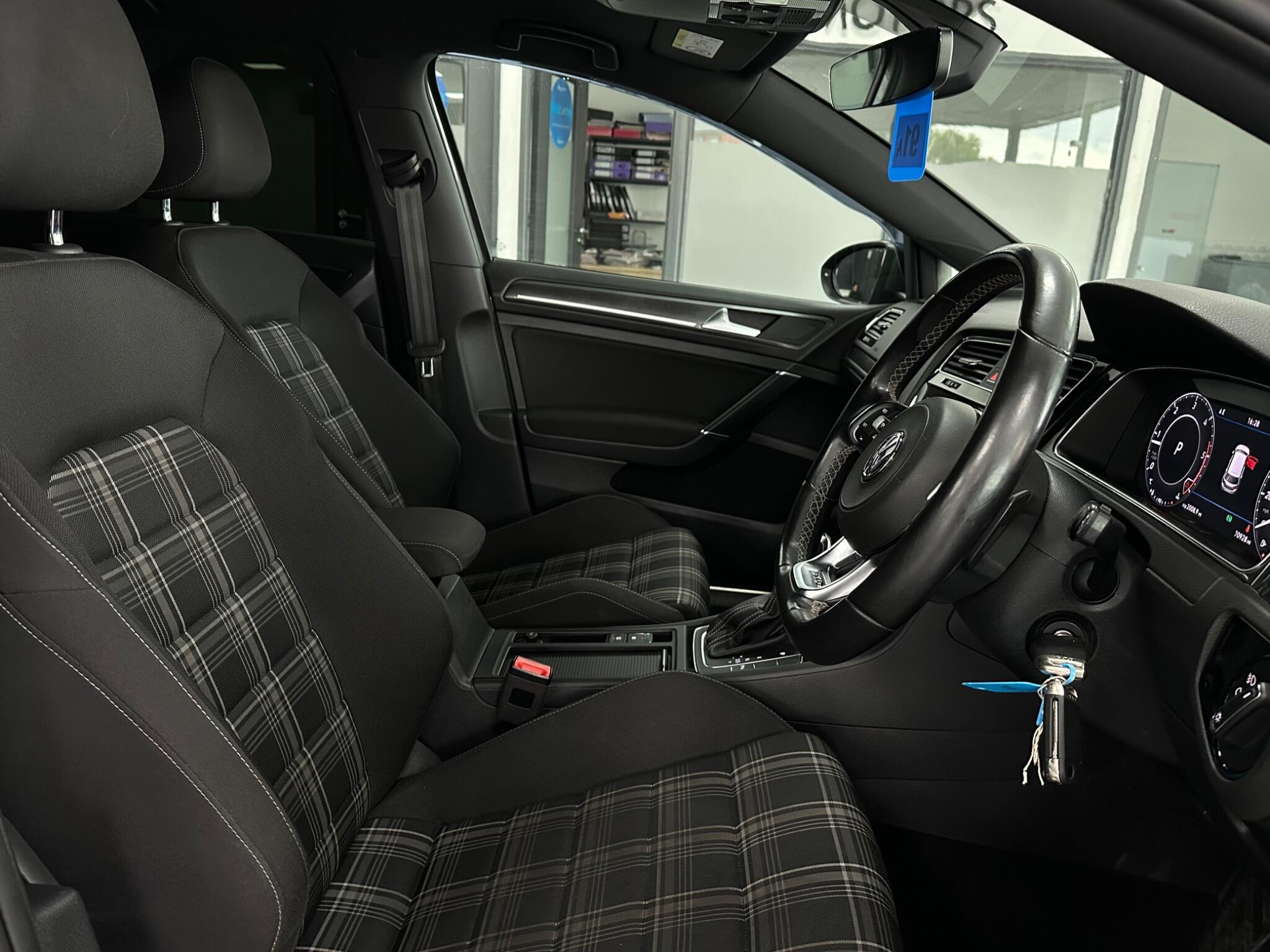 Volkswagen Golf view 22