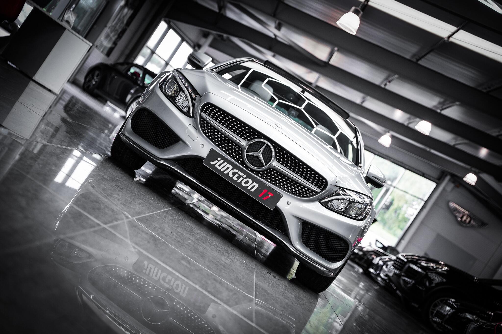 Mercedes-Benz C-Class view 4