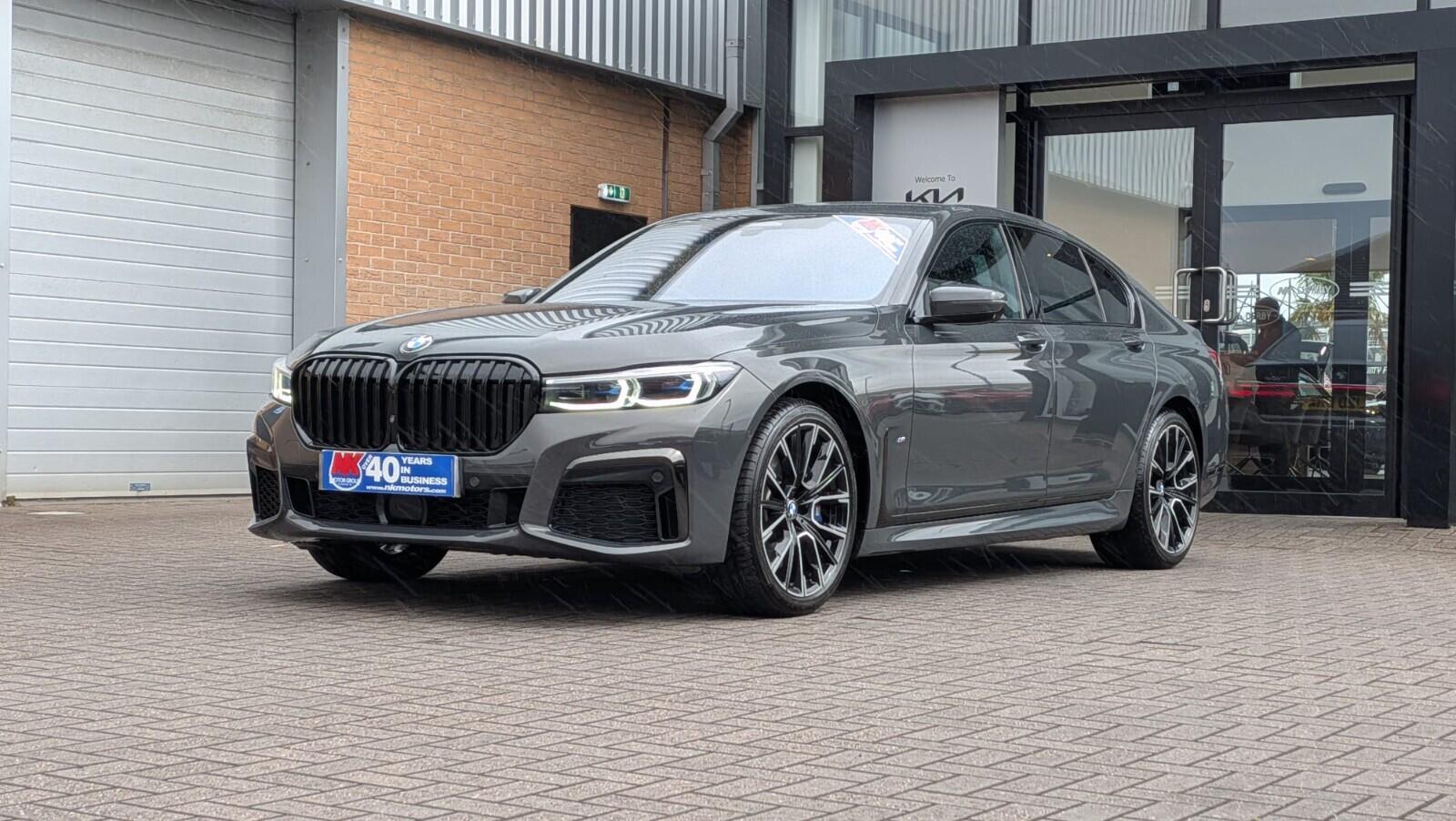 BMW 7 Series view 3