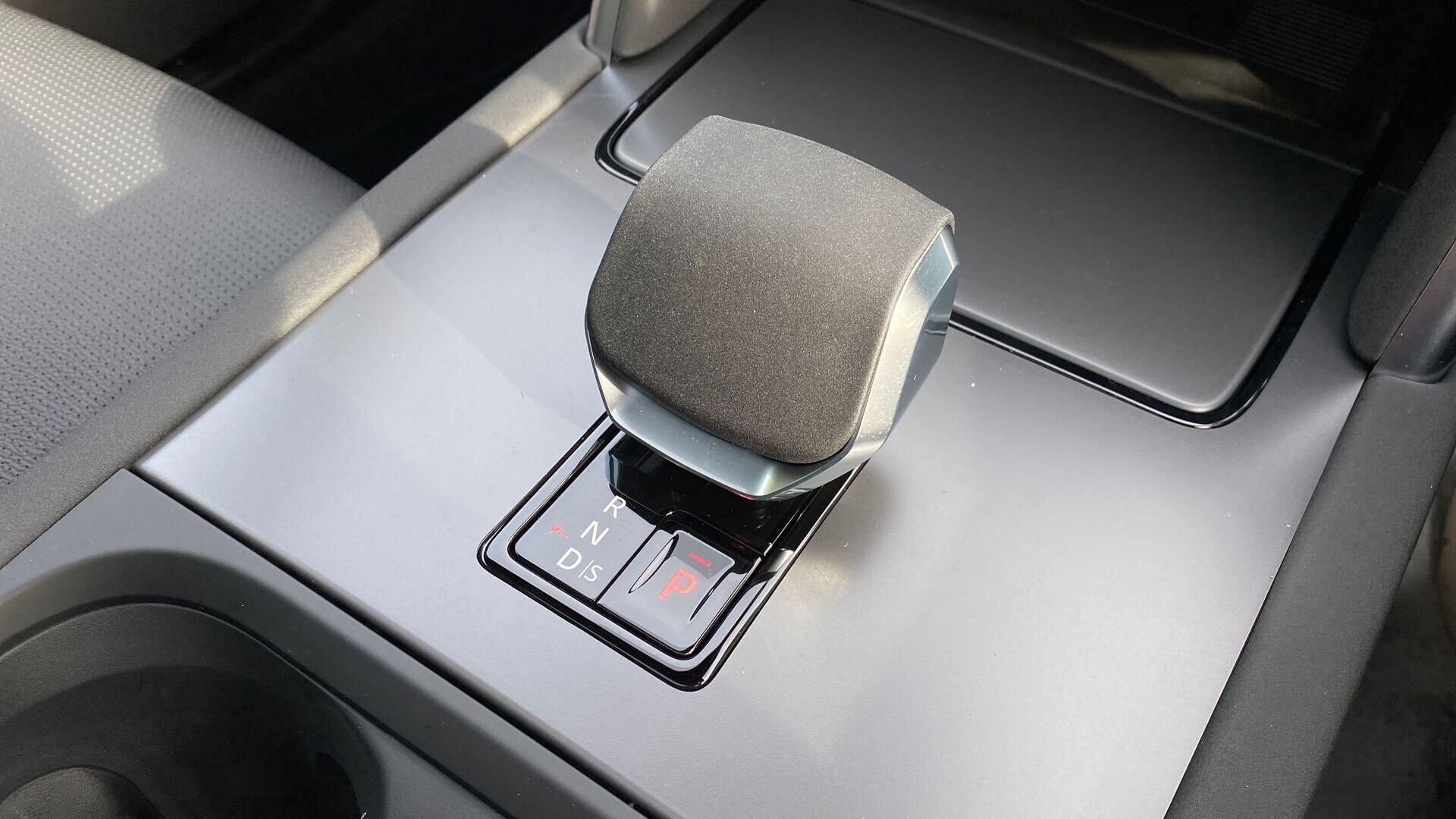 Land Rover Discovery Sport view 14