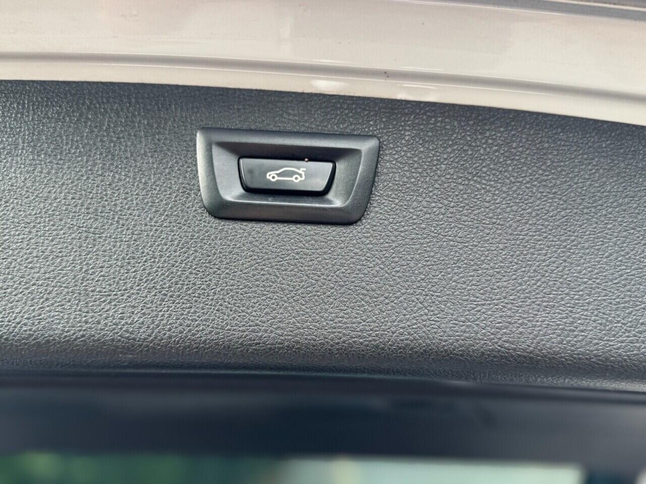 BMW 3 Series view 34