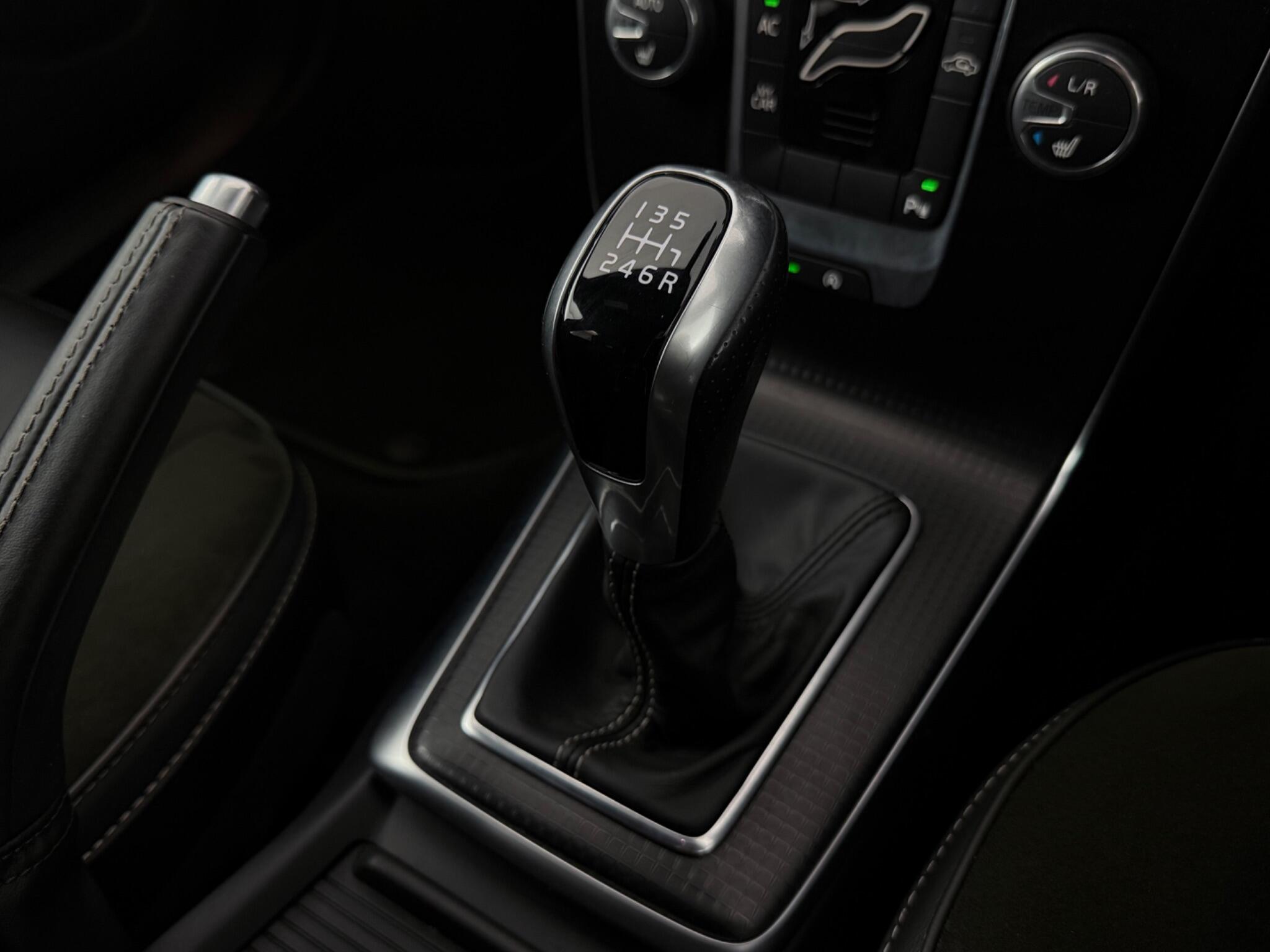 Volvo V40 view 17