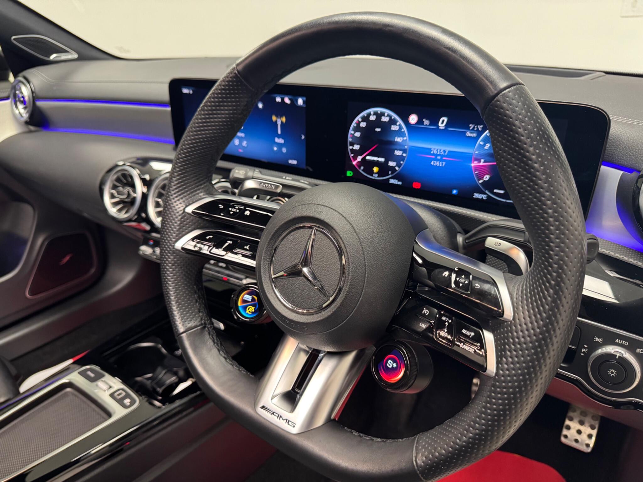 Mercedes-Benz Cla view 17