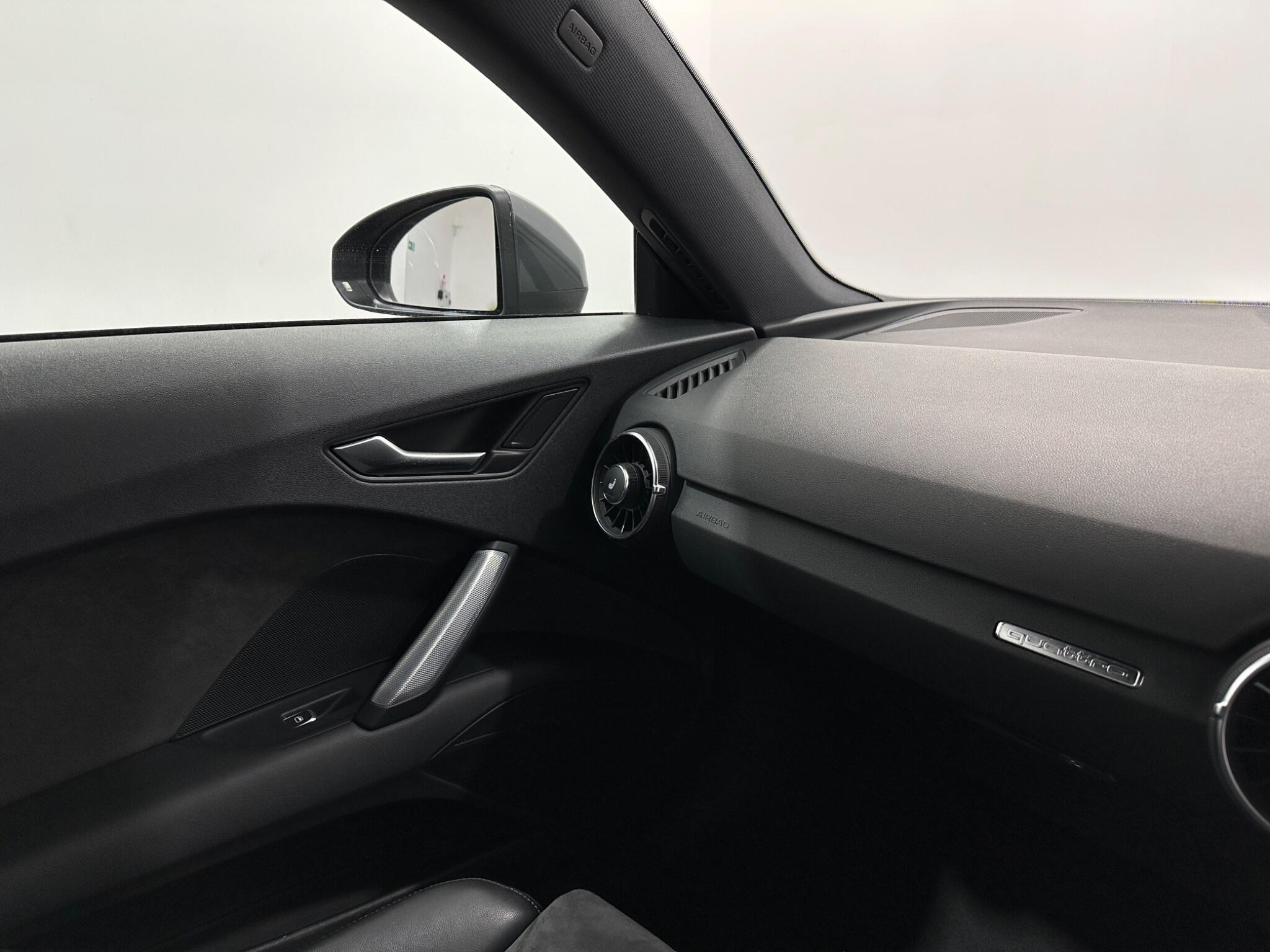 Audi TT view 26