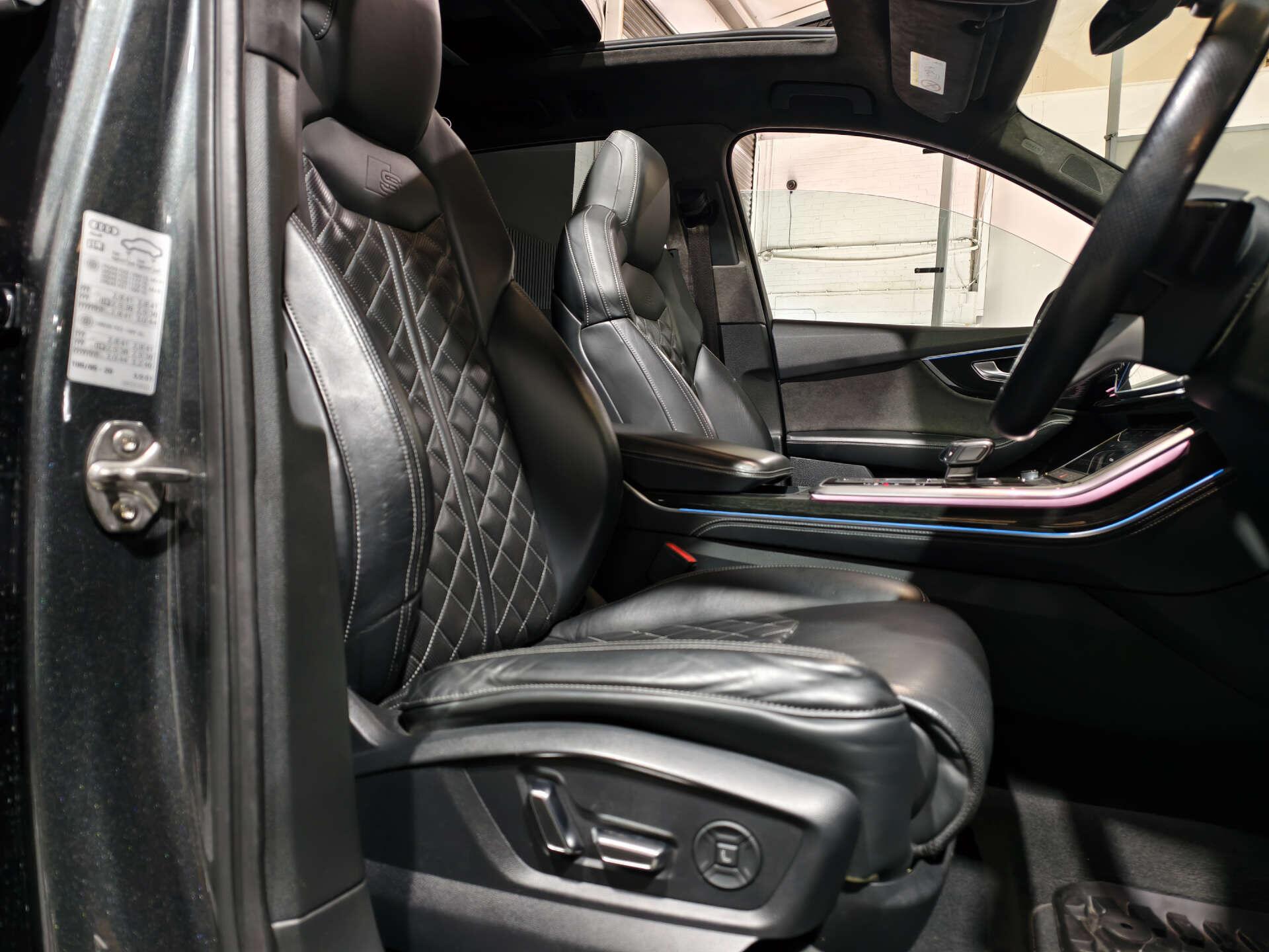 Audi SQ7 view 30