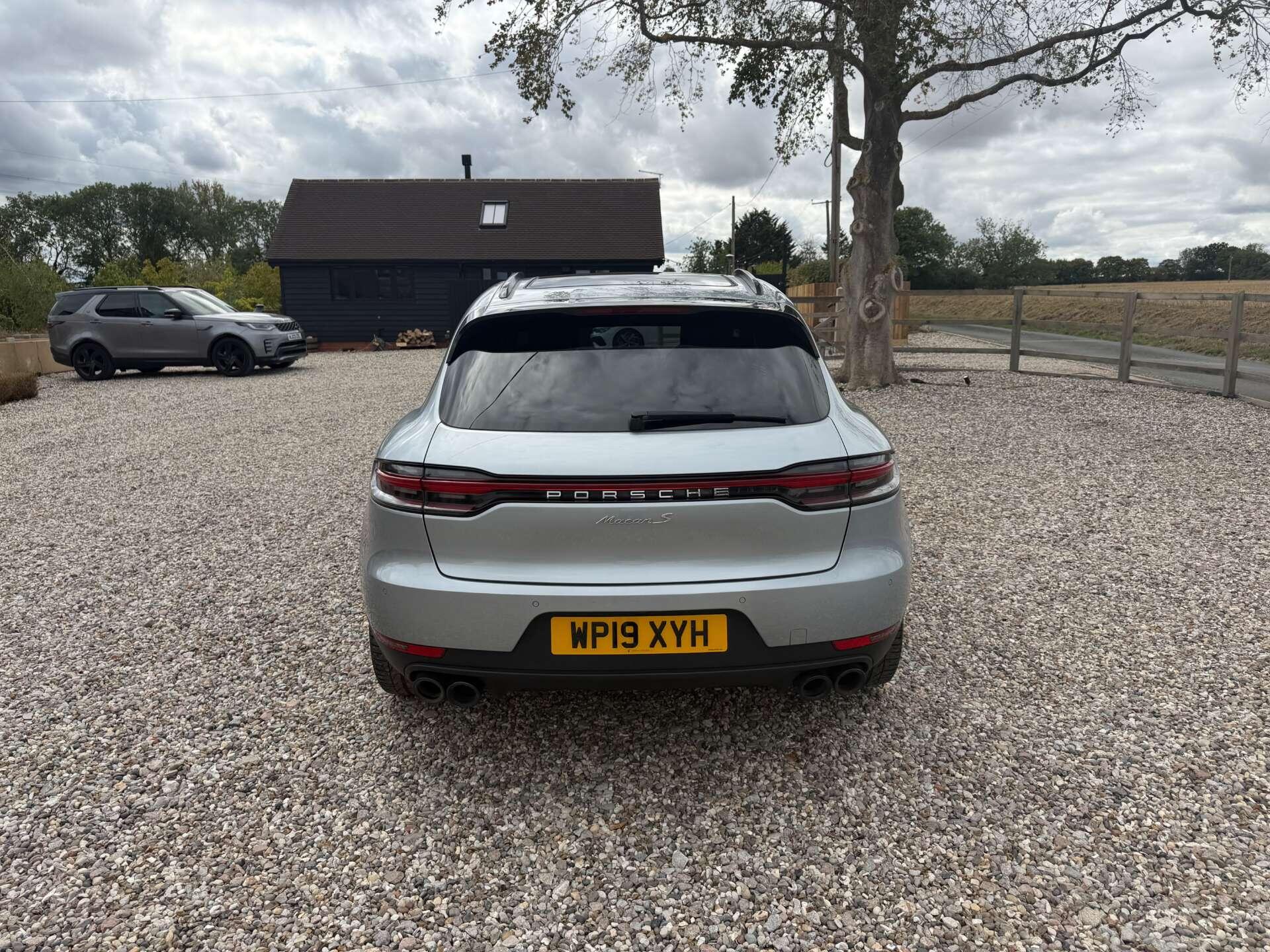 Porsche Macan view 7