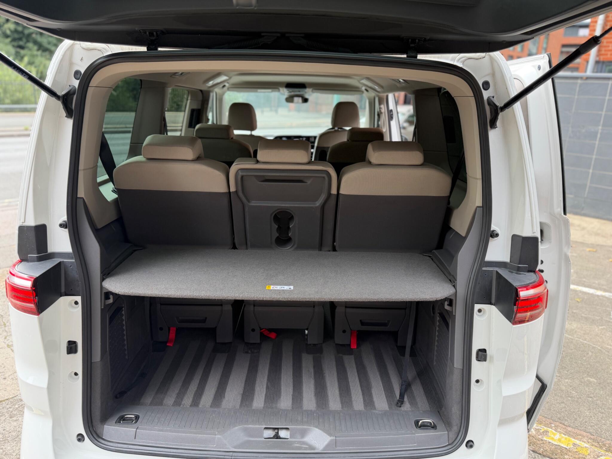 Volkswagen Multivan view 32