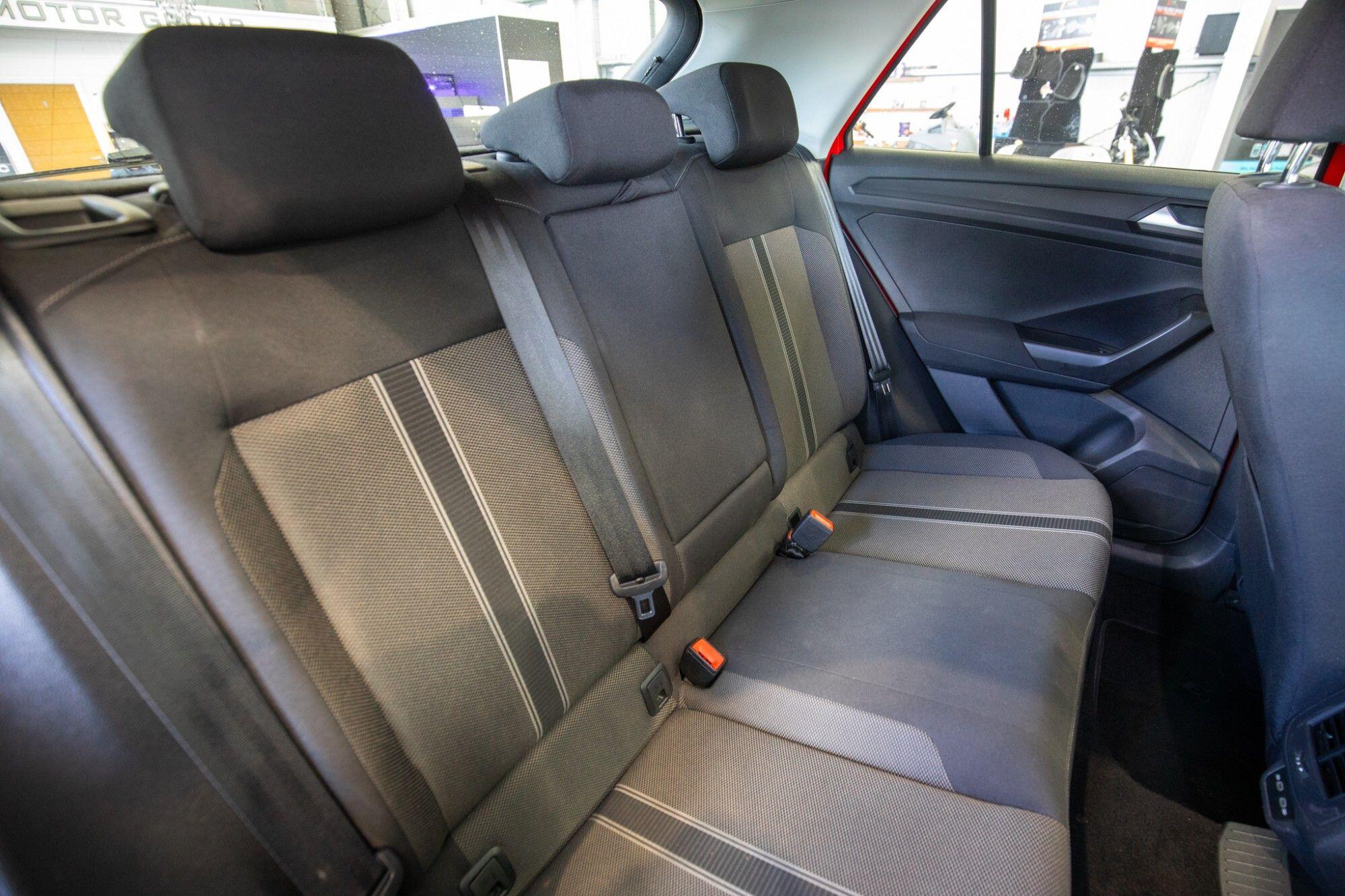Volkswagen T-Roc view 12