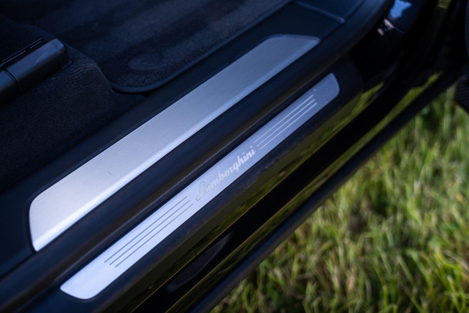 Lamborghini Urus view 23